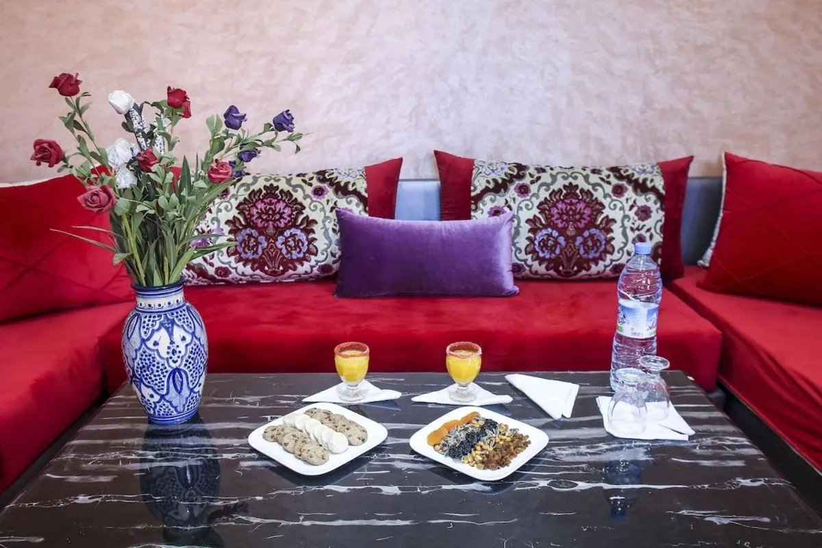 Living room in HOTEL LA POMME ZAIDA