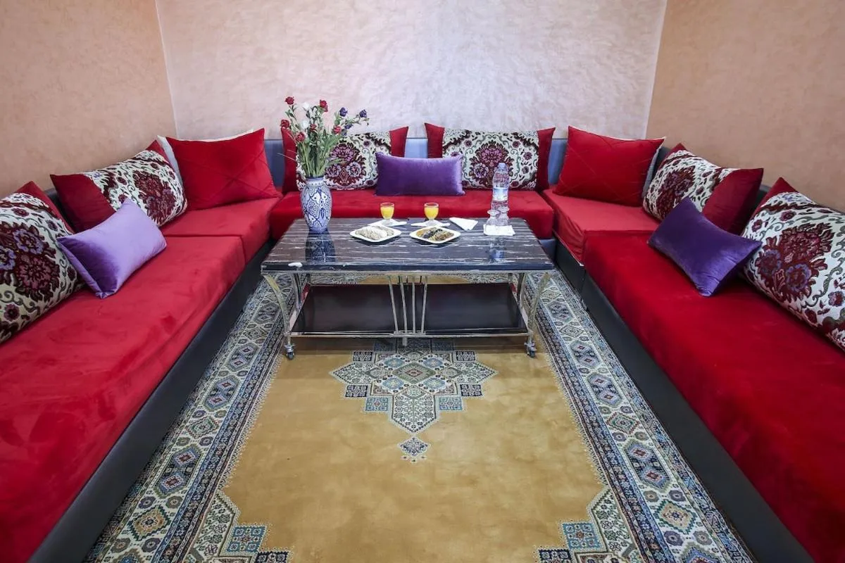 Living room in HOTEL LA POMME ZAIDA