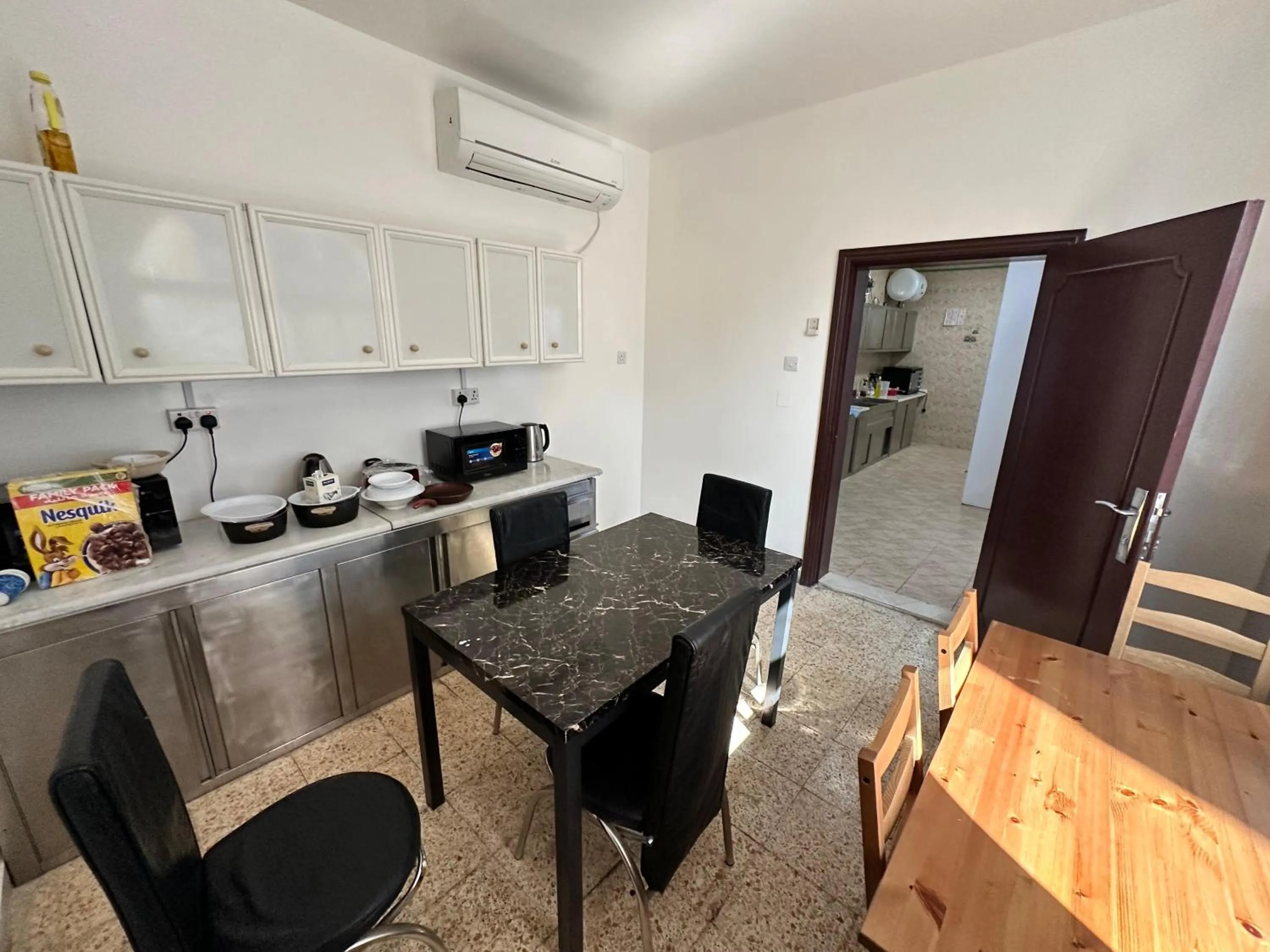 Kitchen or kitchenette in International Abu Dhabi Hostel