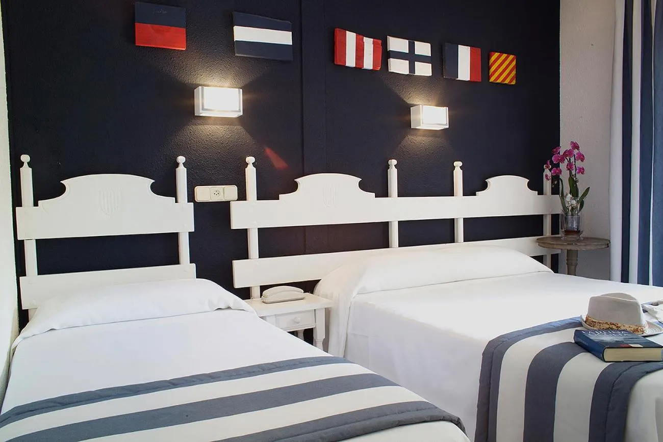 Bedroom, Bed in Hotel Els Pins