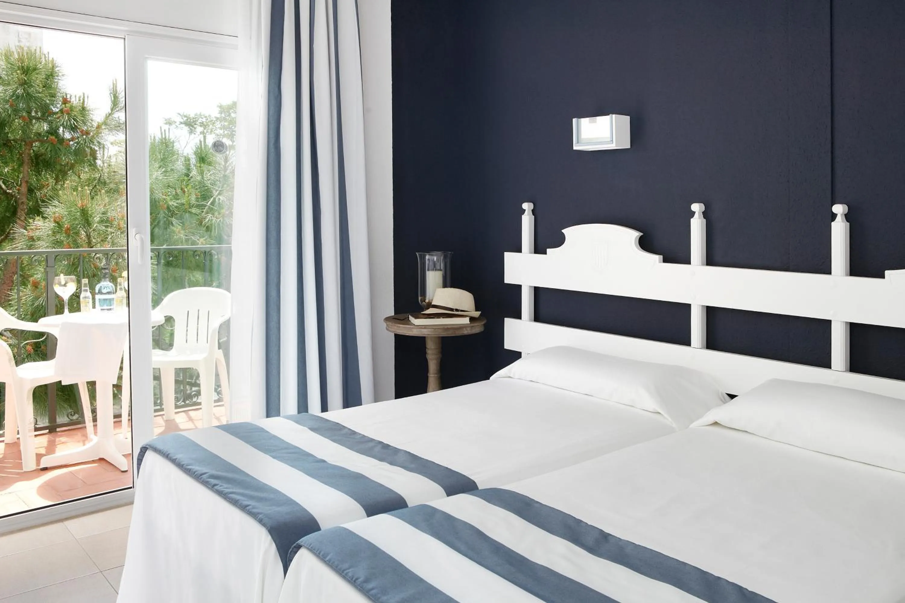 Bed in Hotel Els Pins