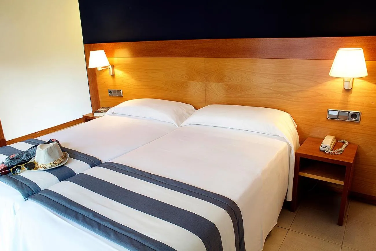 Bed in Hotel Els Pins