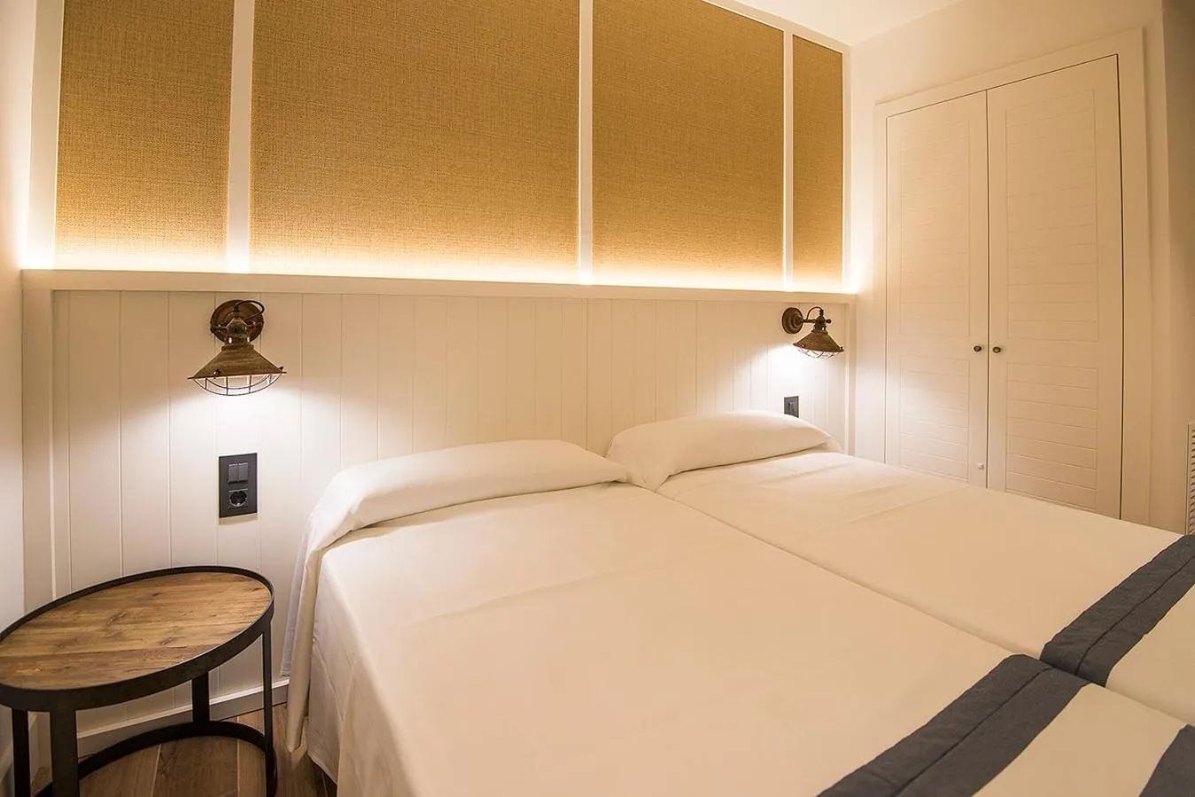 Bed in Hotel Els Pins