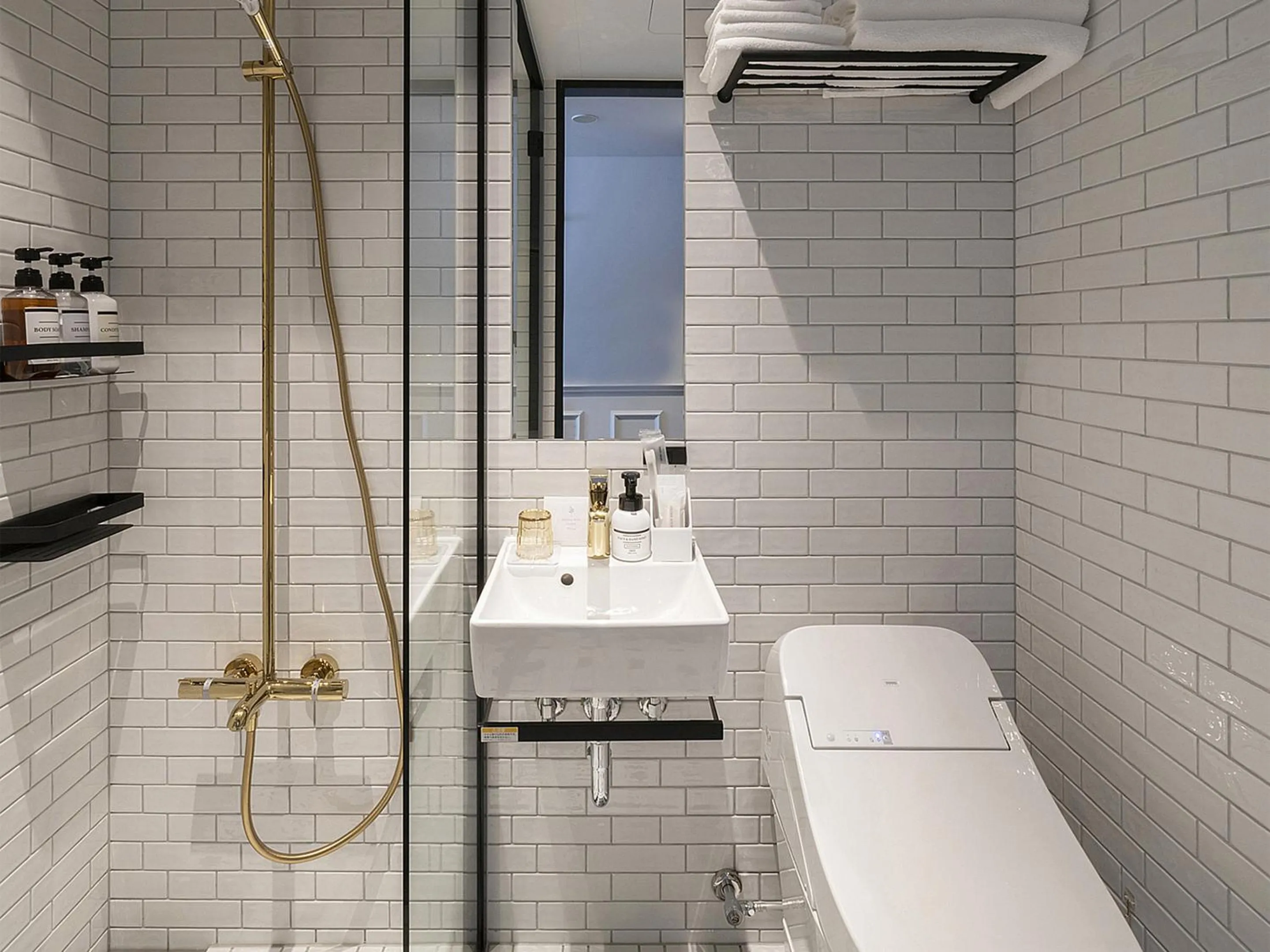 Shower in GINZA HOTEL by GRANBELL