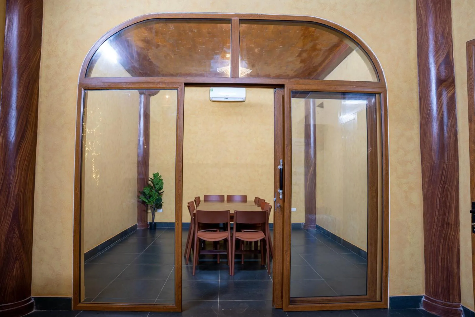 Restaurant/places to eat in Sky Bay Lodge