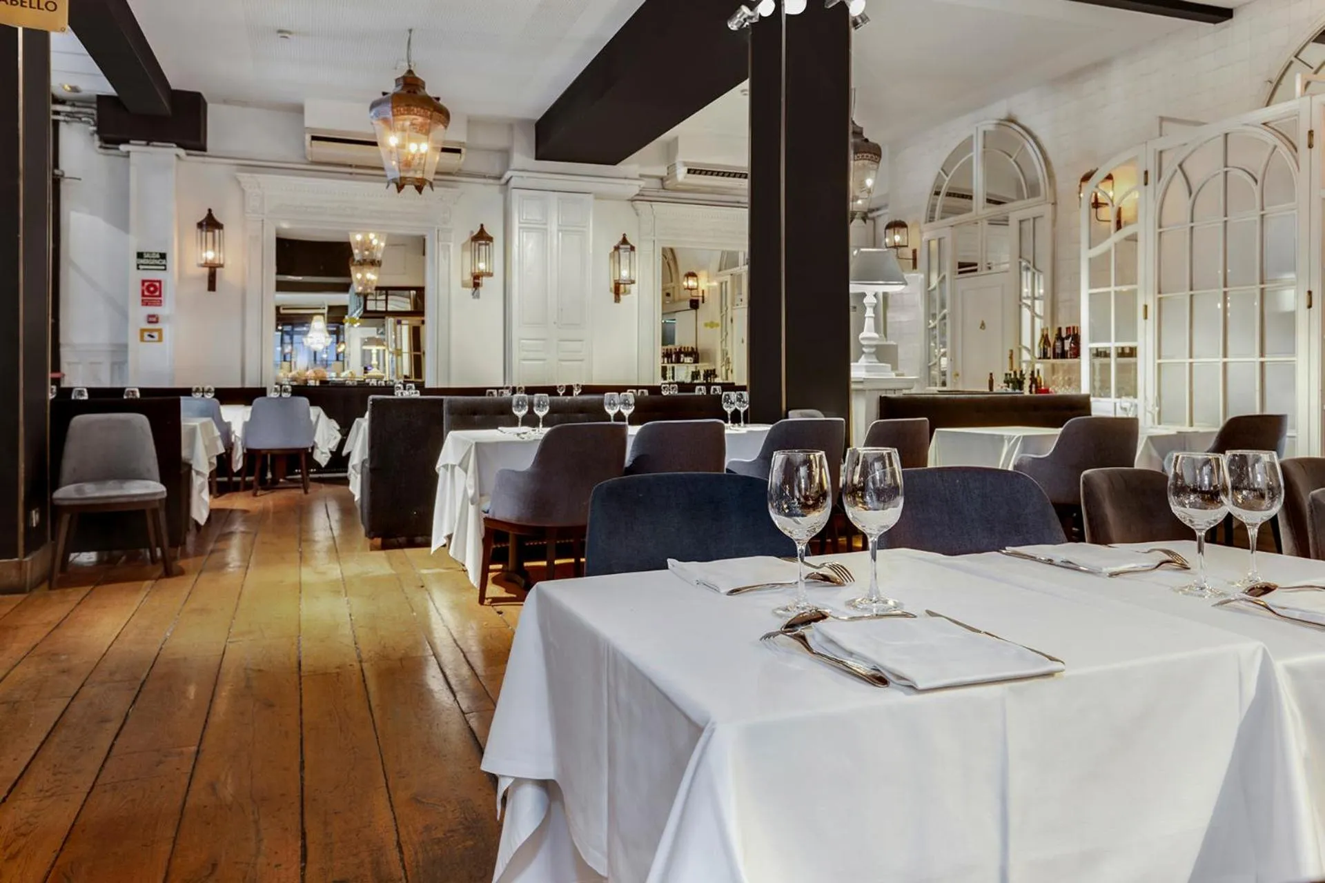 Restaurant/places to eat in Hotel Market