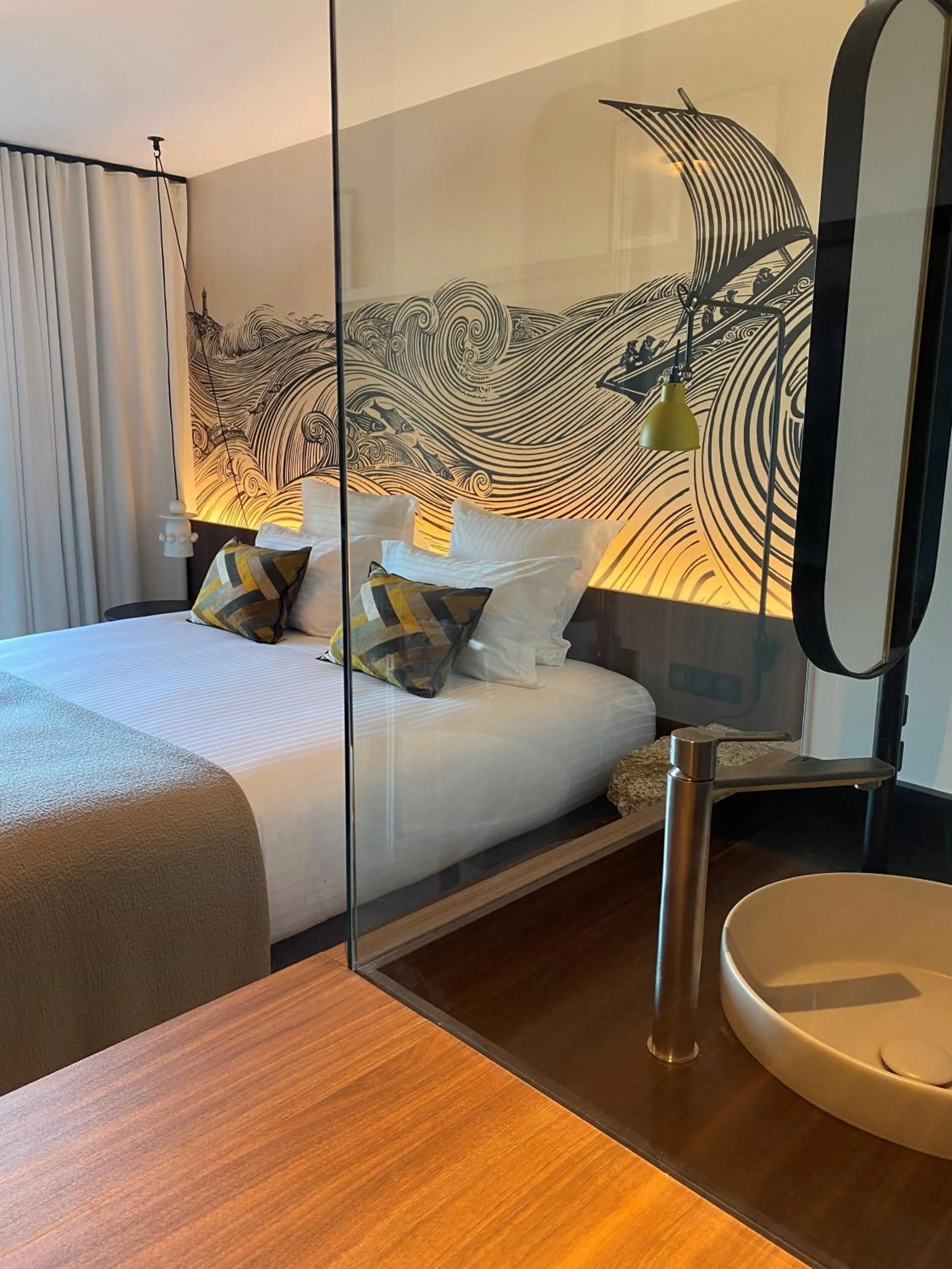 Property building, Bed in Hôtel Roz Marine Thalasso Resort