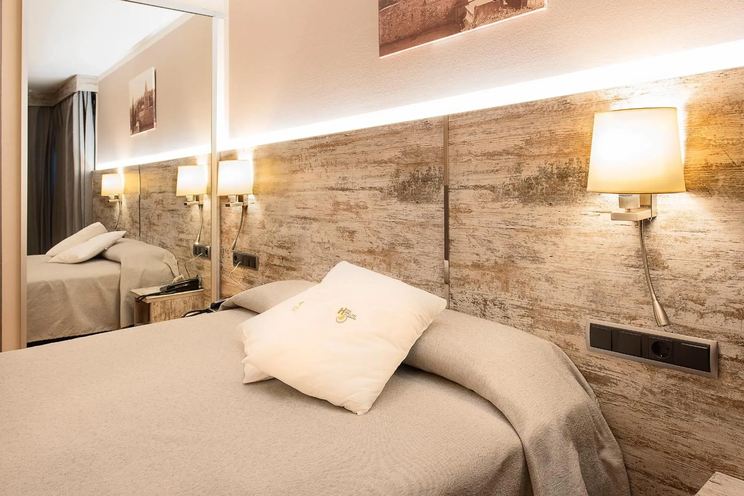 Family Room (2 Adults + 2 Children) in Hotel Palau de Girona Family Room (2 Adults + 2 Children) in Hotel Palau de Girona