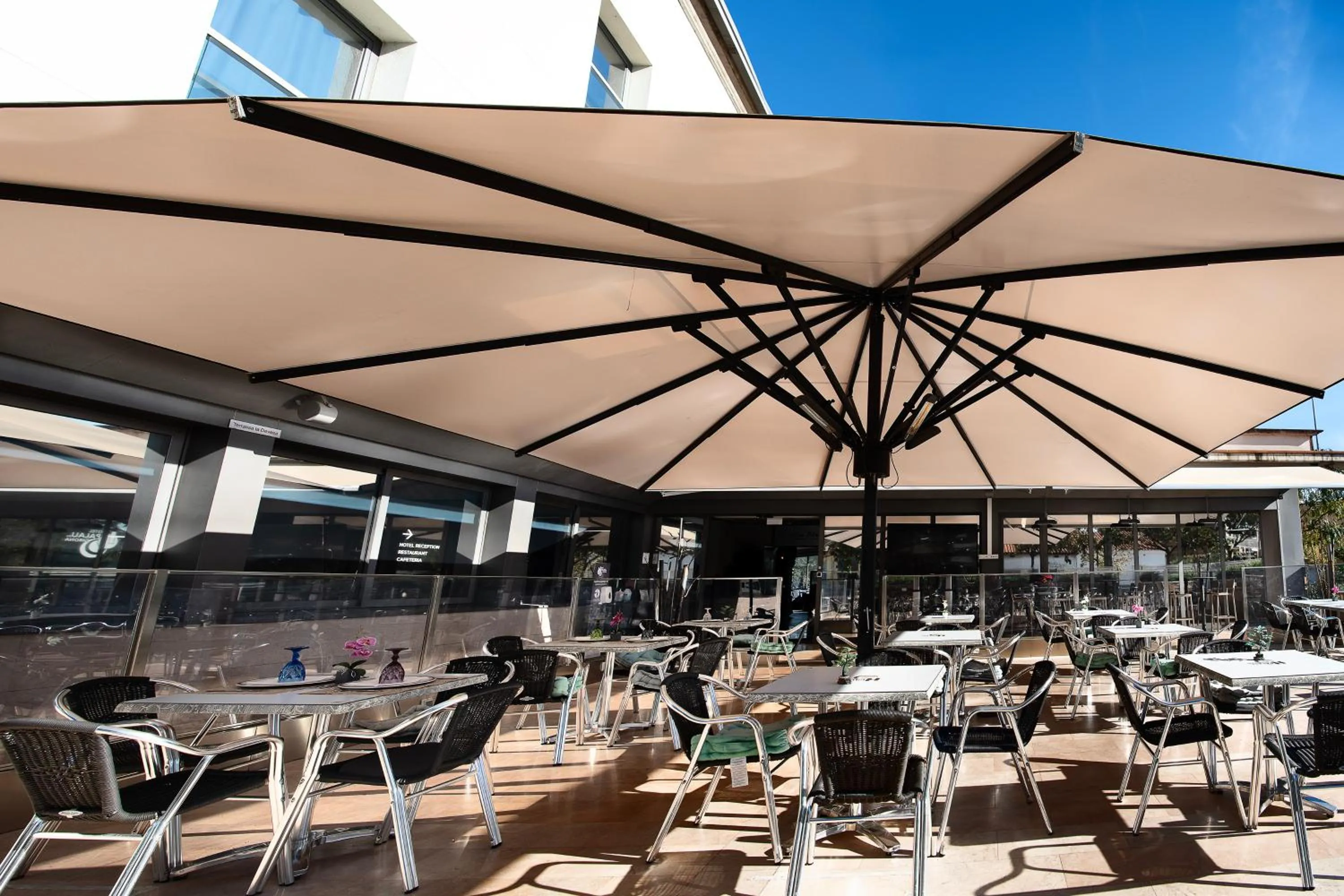 Text overlay in Hotel Palau de Girona