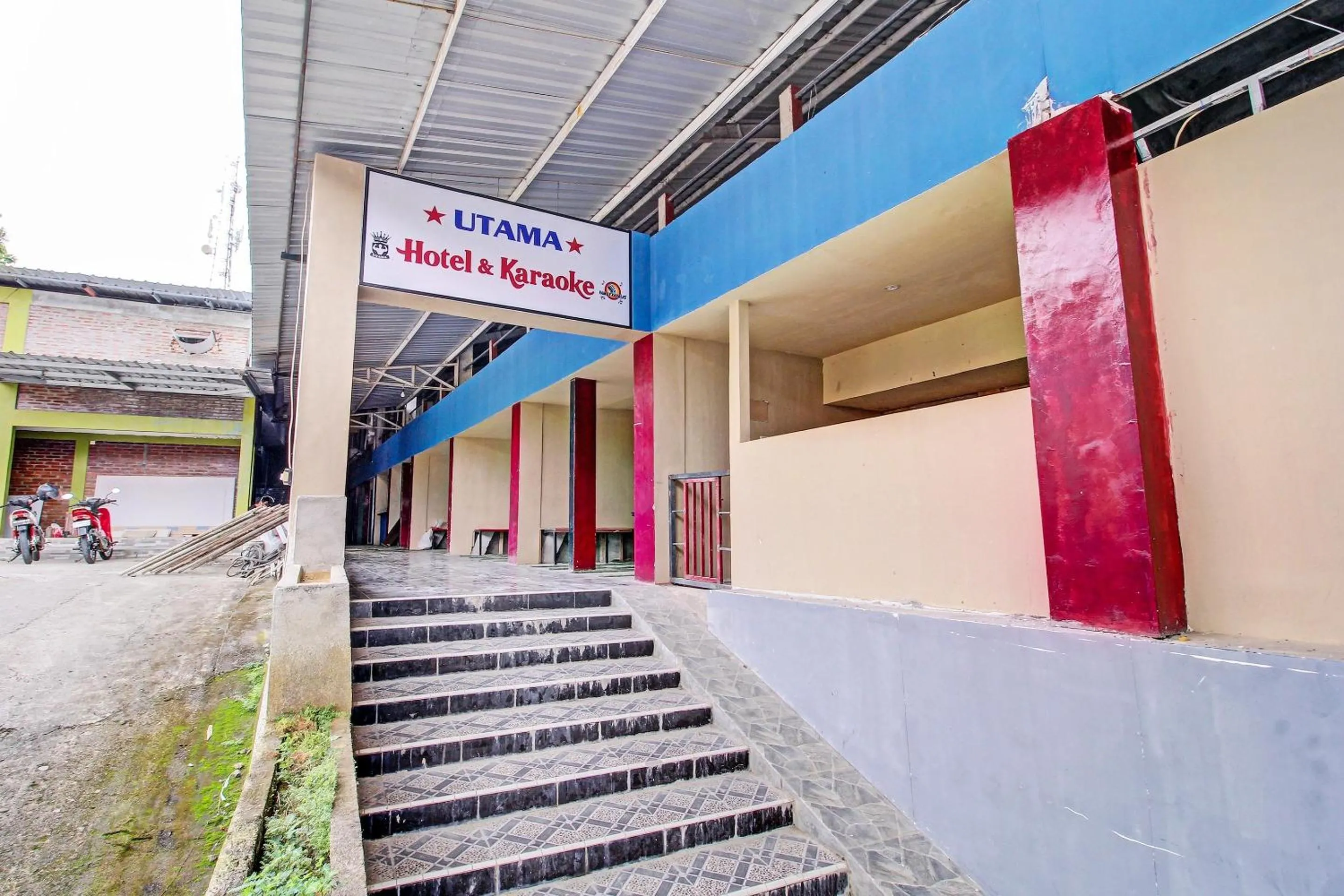 Lobby or reception in OYO Life 92032 Utama Hotel & Karaoke