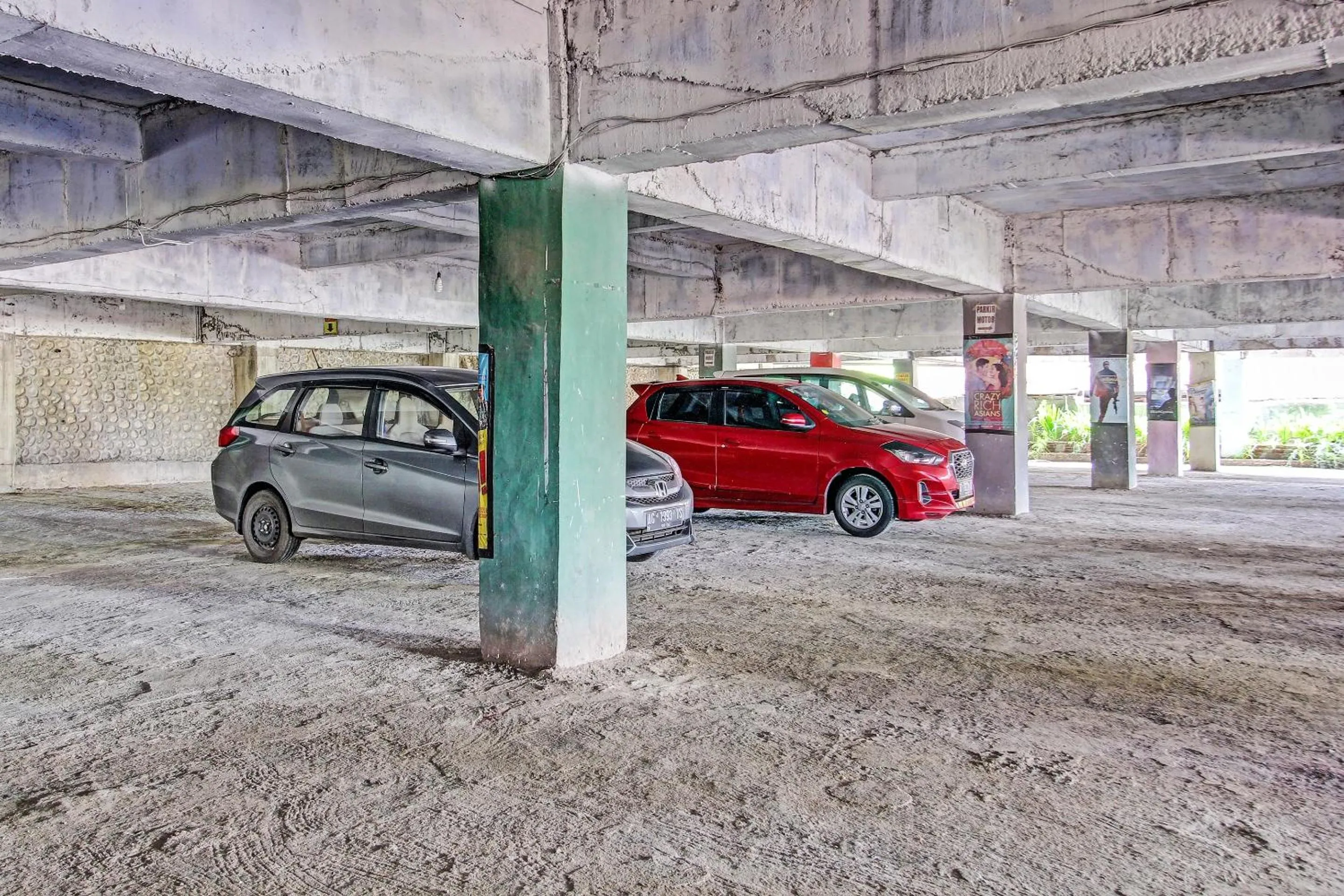 Facade/entrance in OYO Life 92032 Utama Hotel & Karaoke