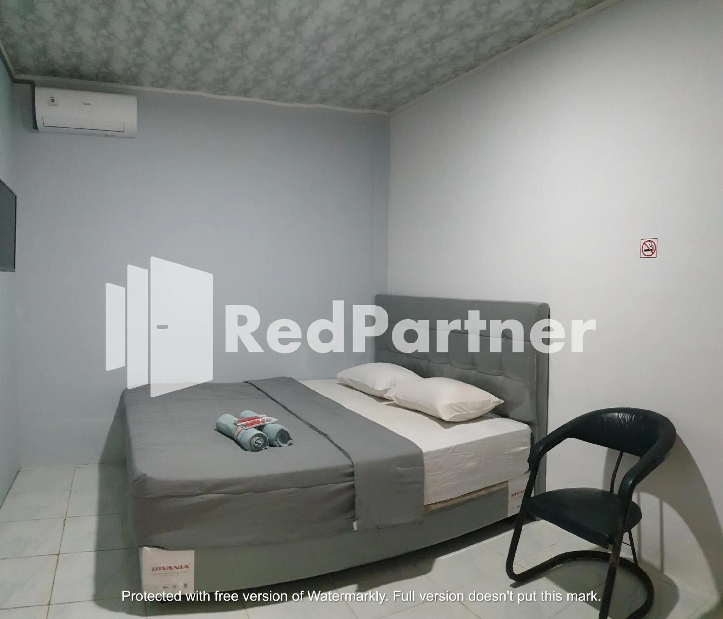 Bedroom, Bed in RedDoorz near Lippo Mall Yogyakarta 3