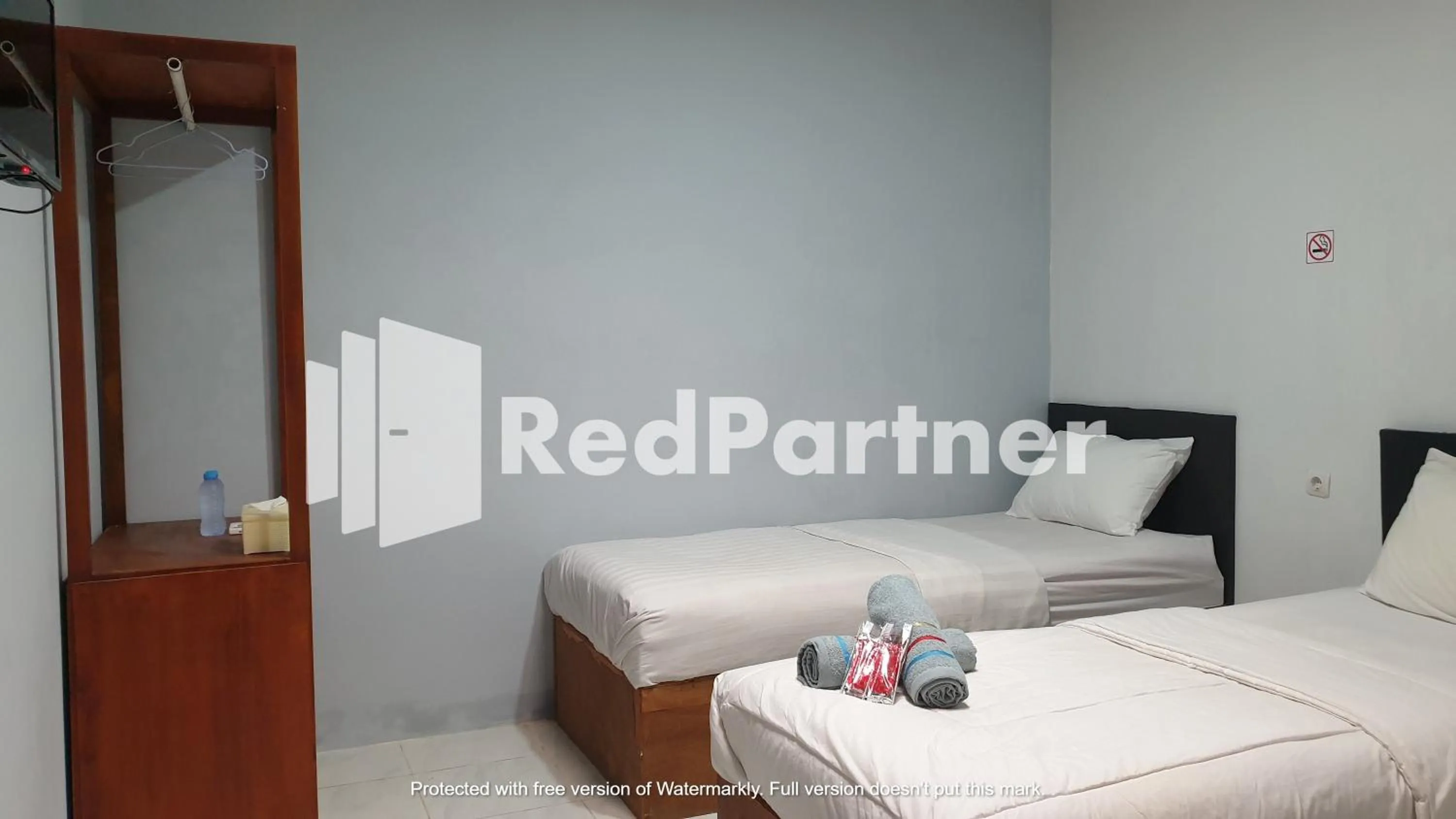 Bedroom, Bed in RedDoorz near Lippo Mall Yogyakarta 3