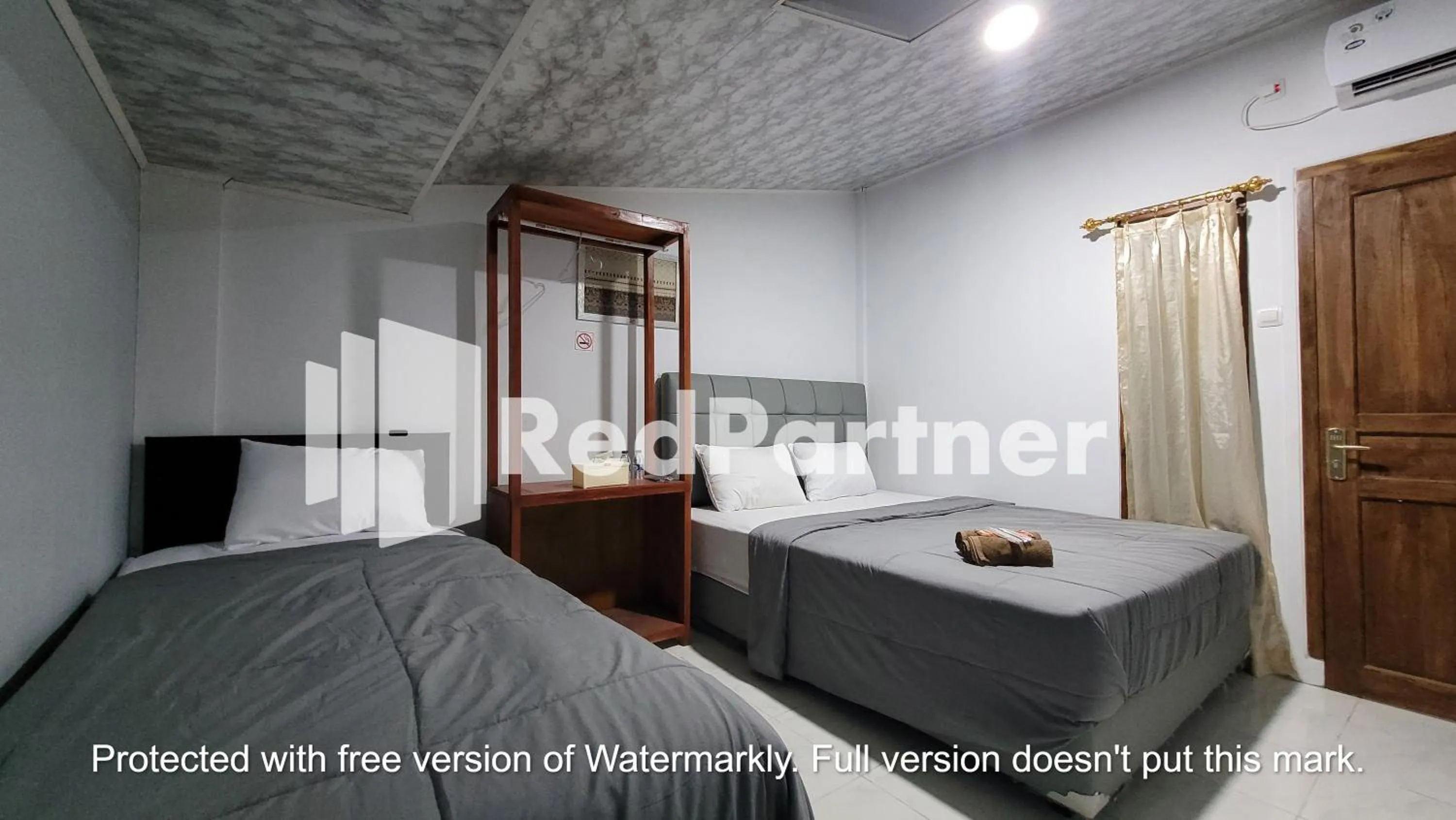 Bedroom, Bed in RedDoorz near Lippo Mall Yogyakarta 3