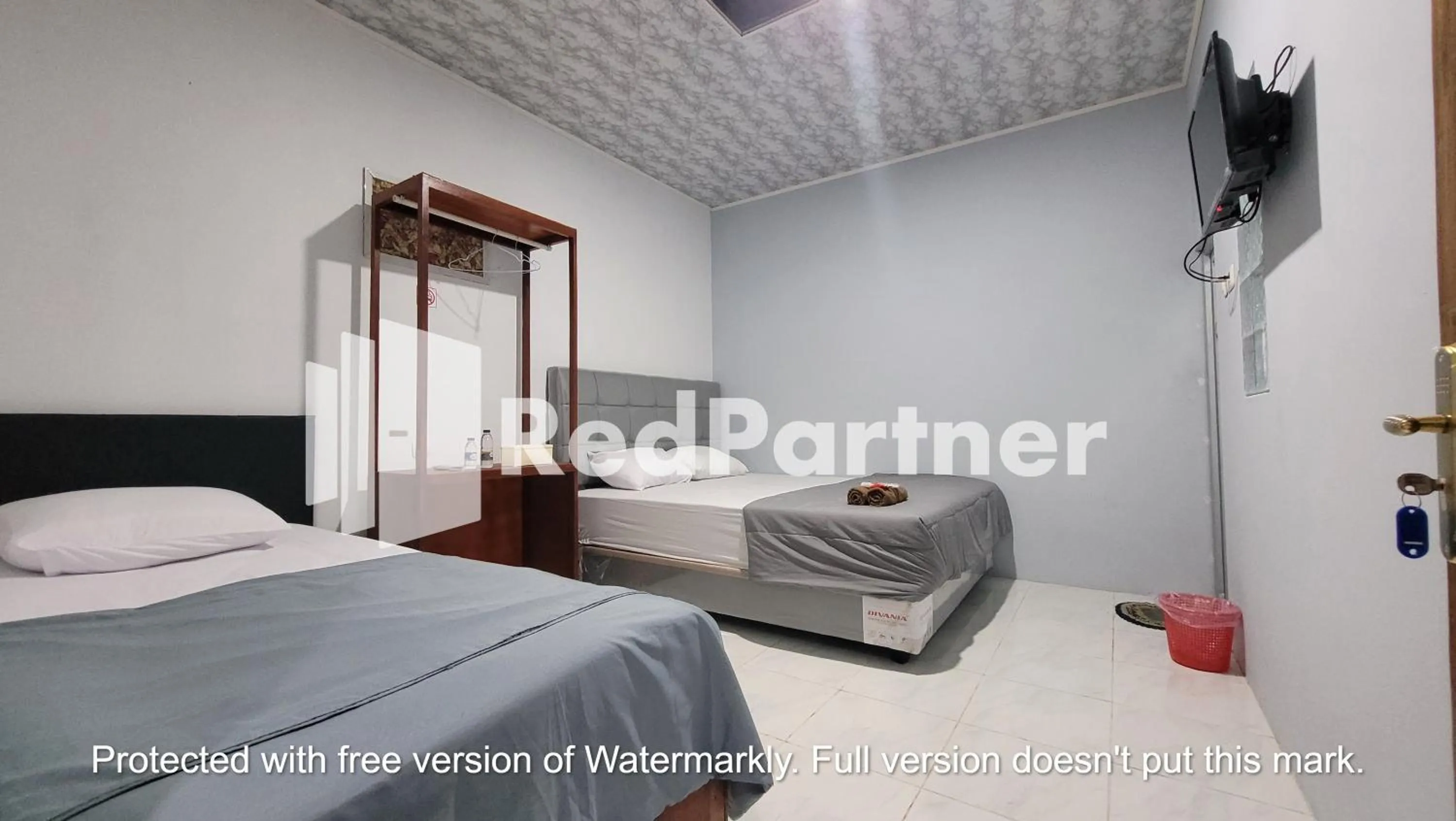 Bedroom, Bed in RedDoorz near Lippo Mall Yogyakarta 3