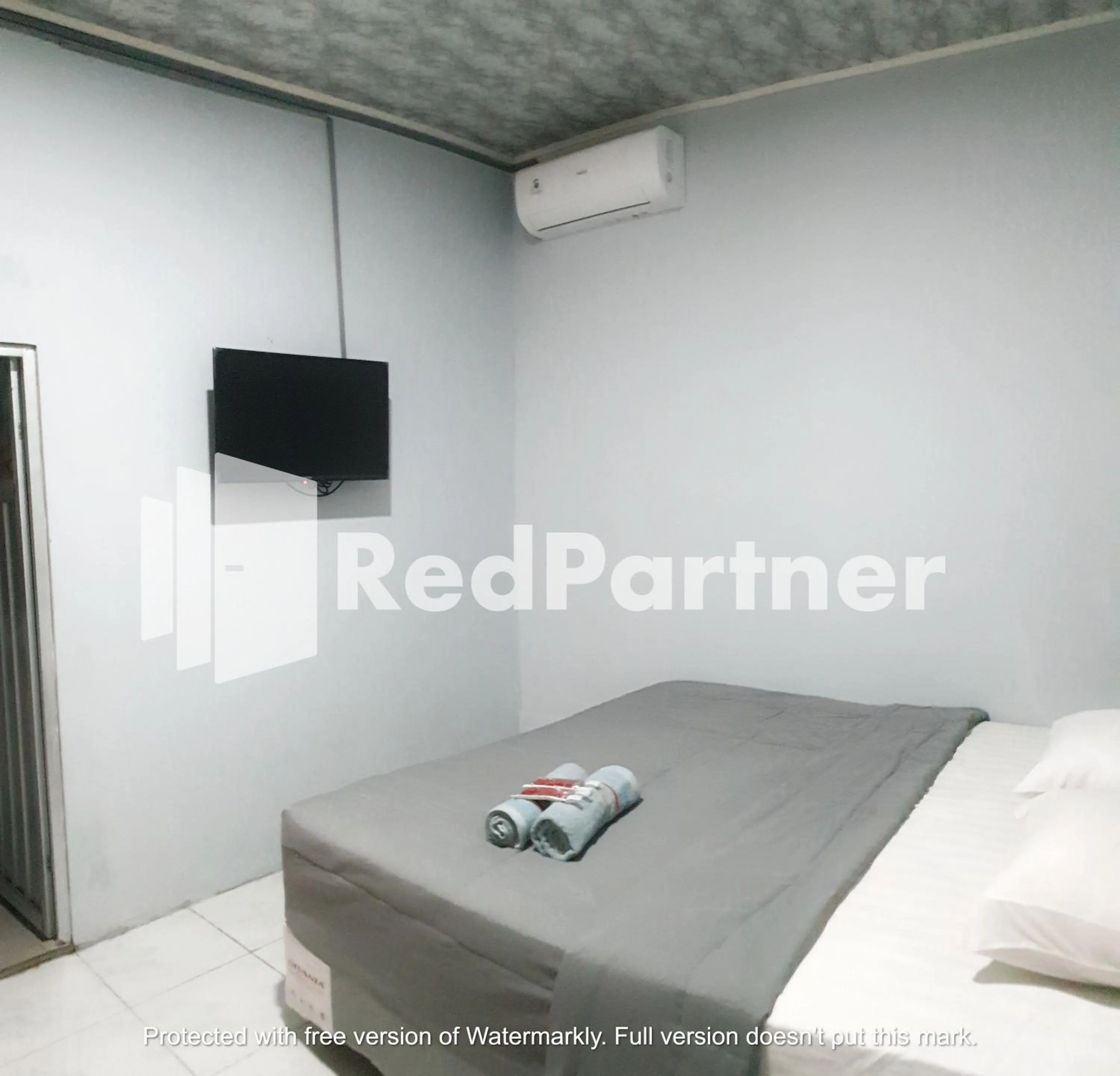 Bedroom, Bed in RedDoorz near Lippo Mall Yogyakarta 3
