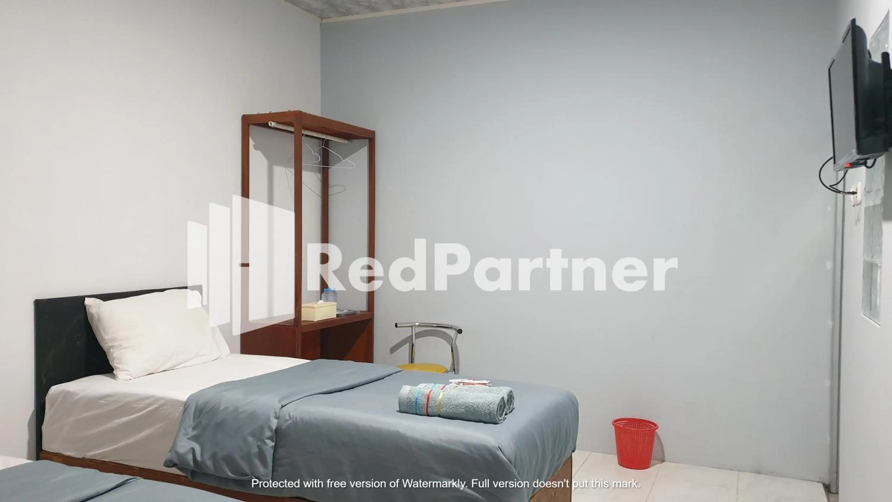 Bedroom, Bed in RedDoorz near Lippo Mall Yogyakarta 3
