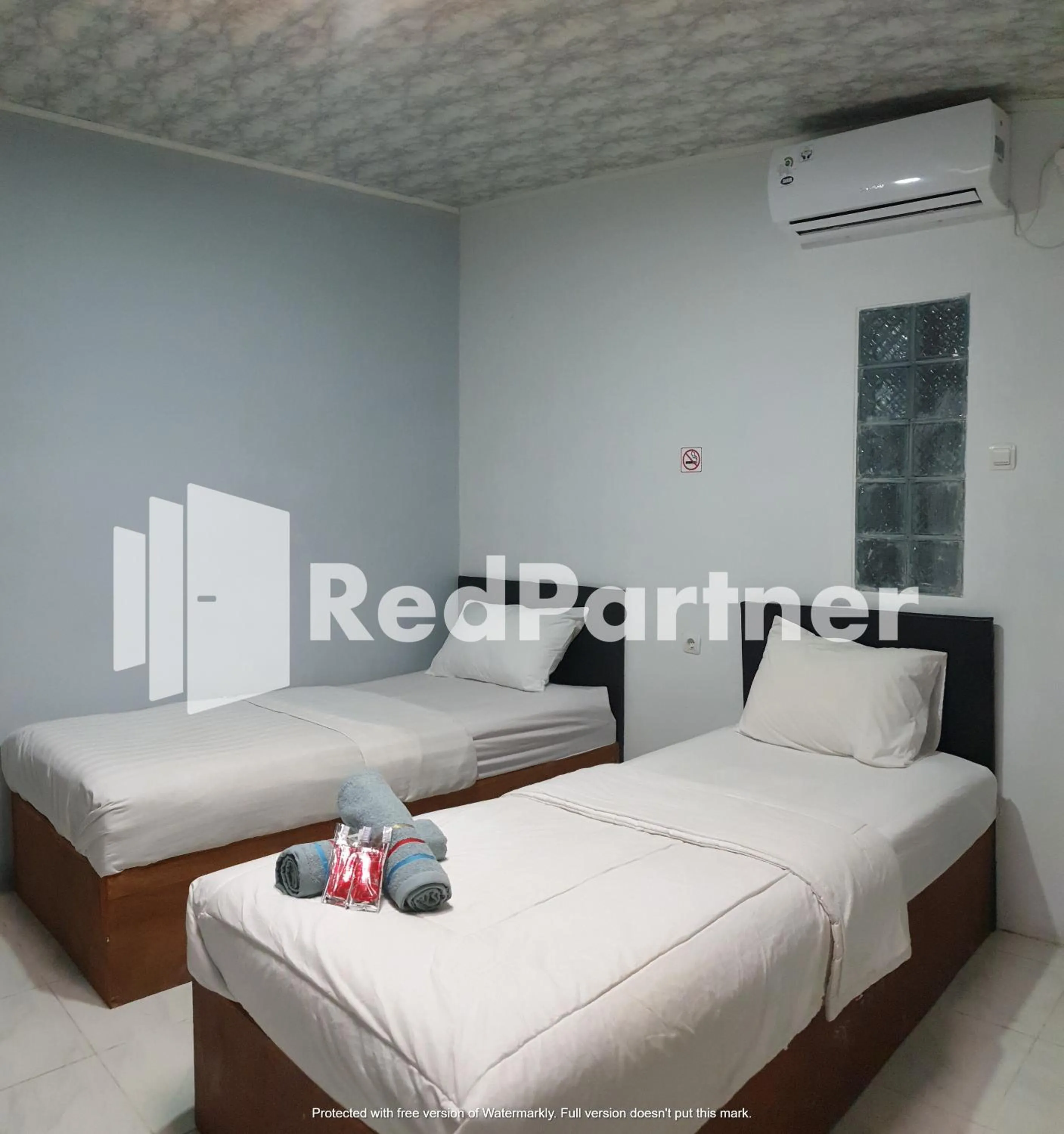 Bedroom, Bed in RedDoorz near Lippo Mall Yogyakarta 3
