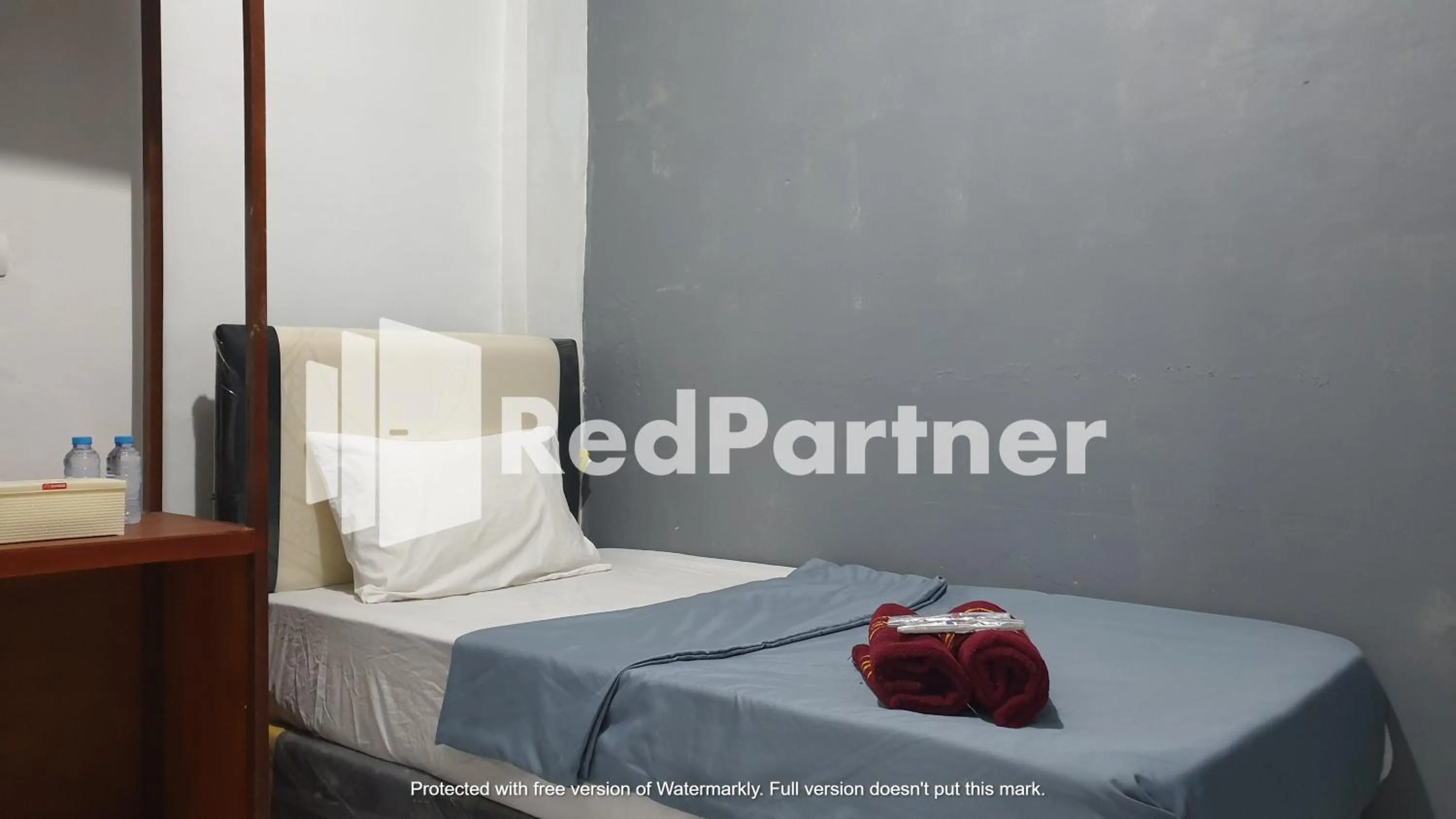 Bedroom, Bed in RedDoorz near Lippo Mall Yogyakarta 3