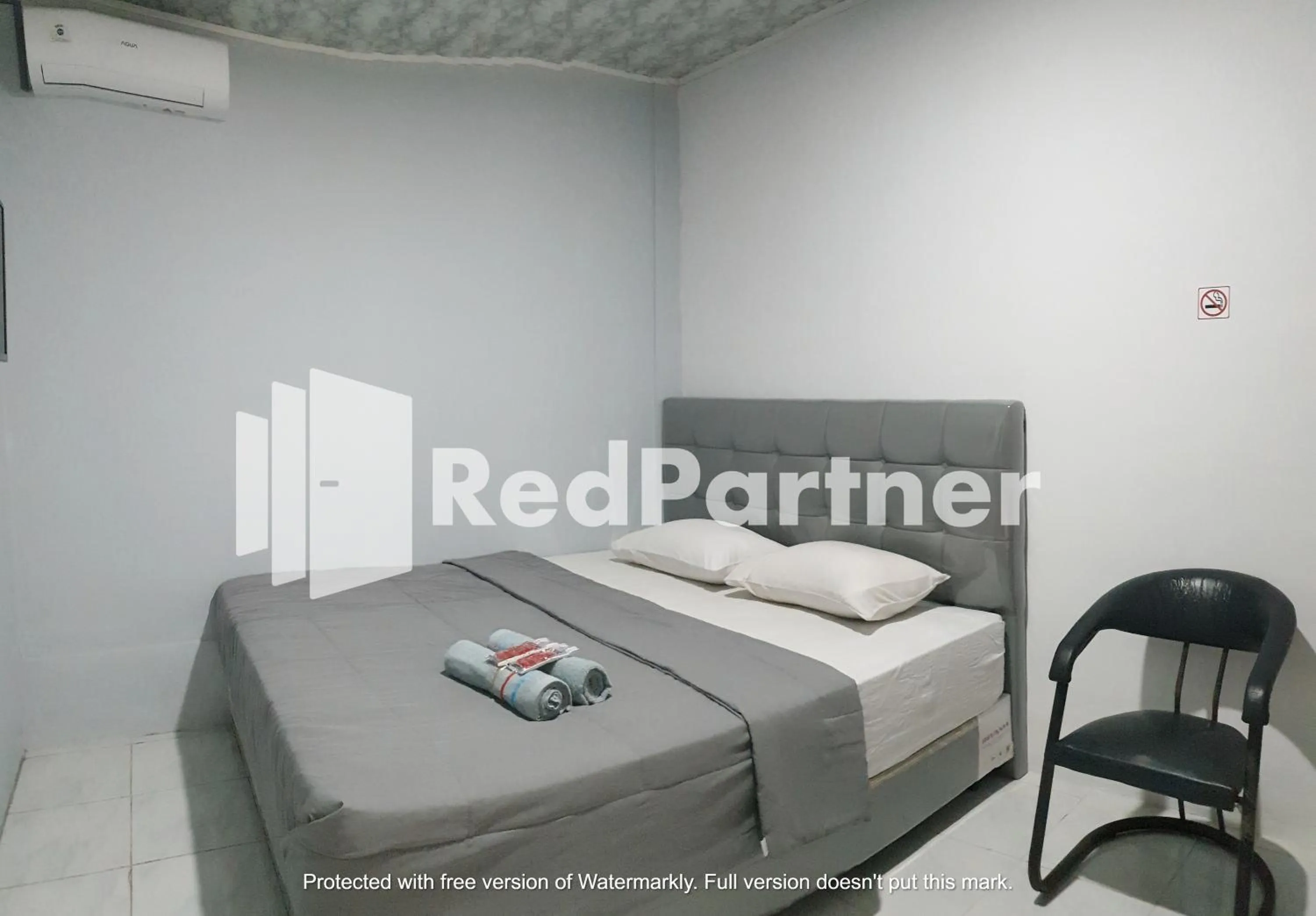 Bedroom, Bed in RedDoorz near Lippo Mall Yogyakarta 3