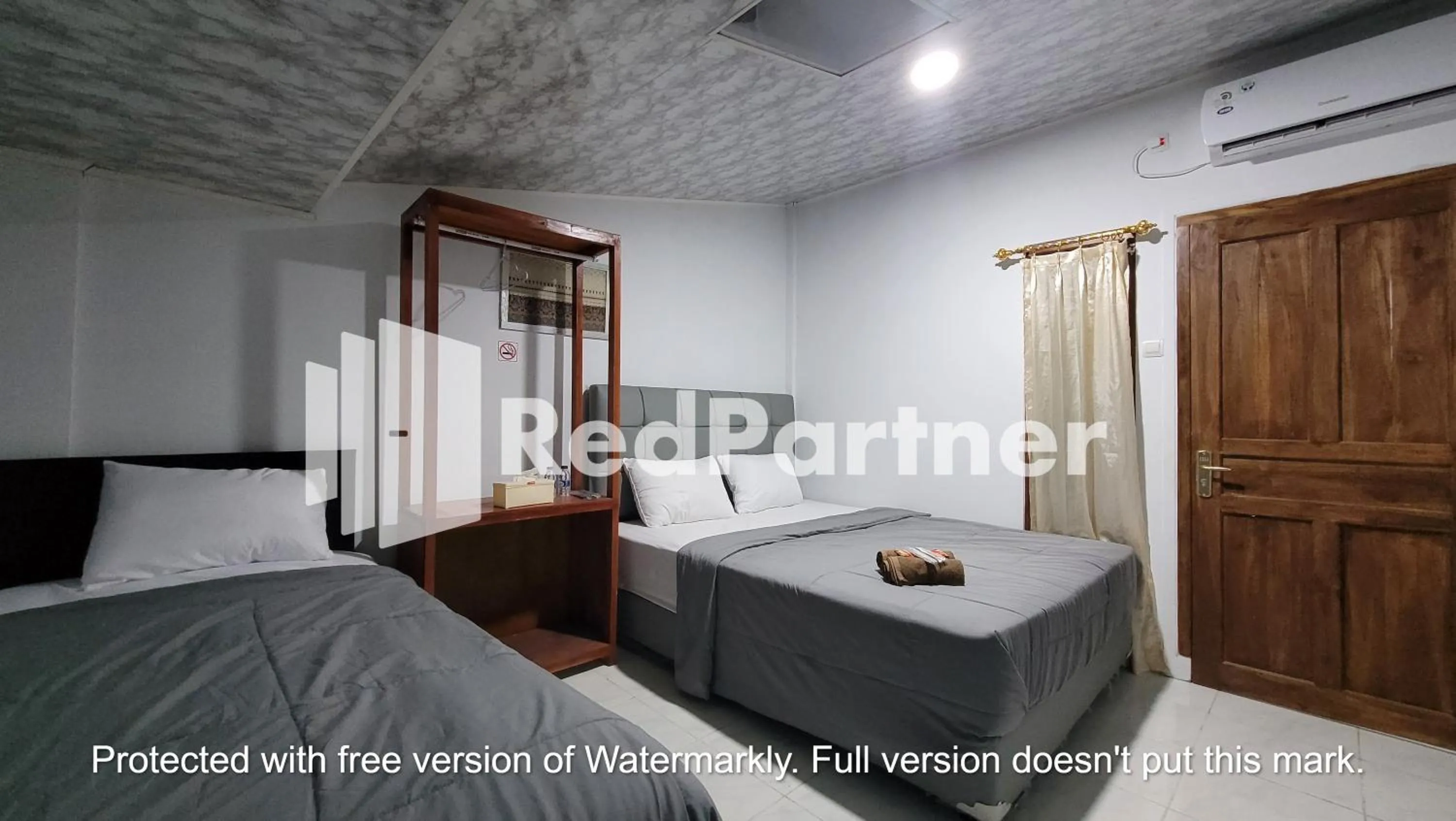 Bedroom, Bed in RedDoorz near Lippo Mall Yogyakarta 3