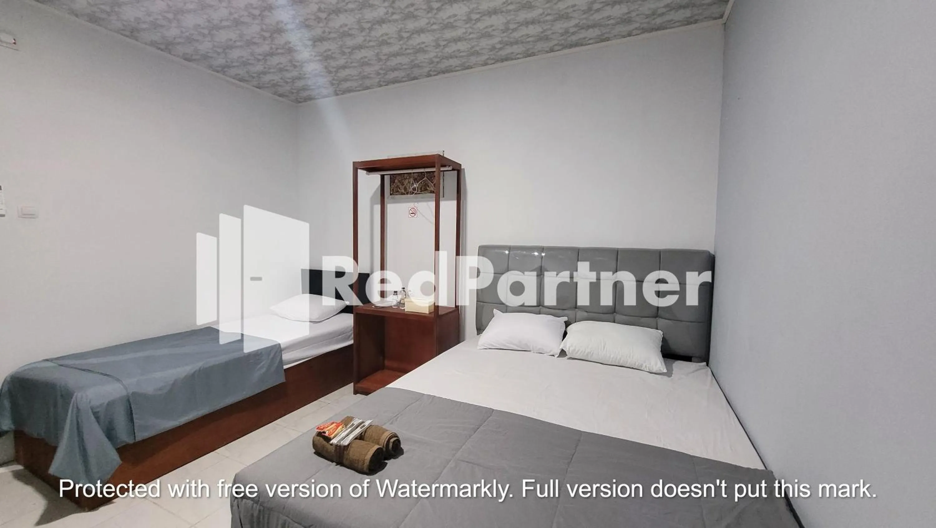 Bedroom, Bed in RedDoorz near Lippo Mall Yogyakarta 3