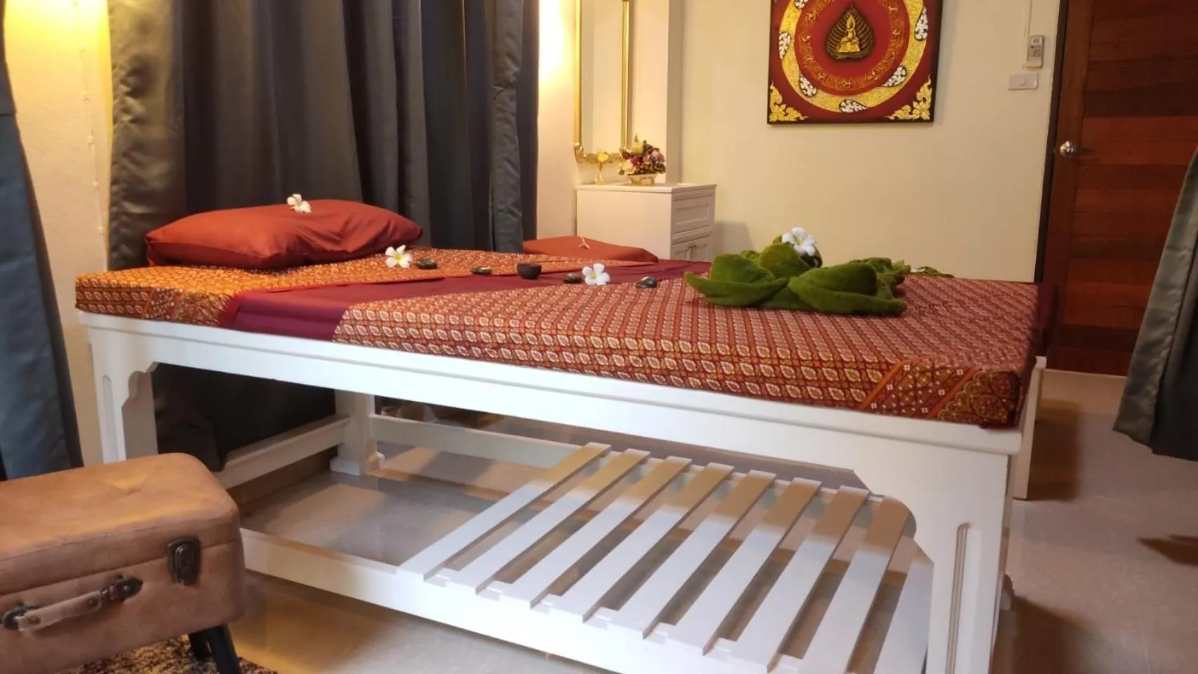 Spa and wellness centre/facilities, Bed in 66 Apartment