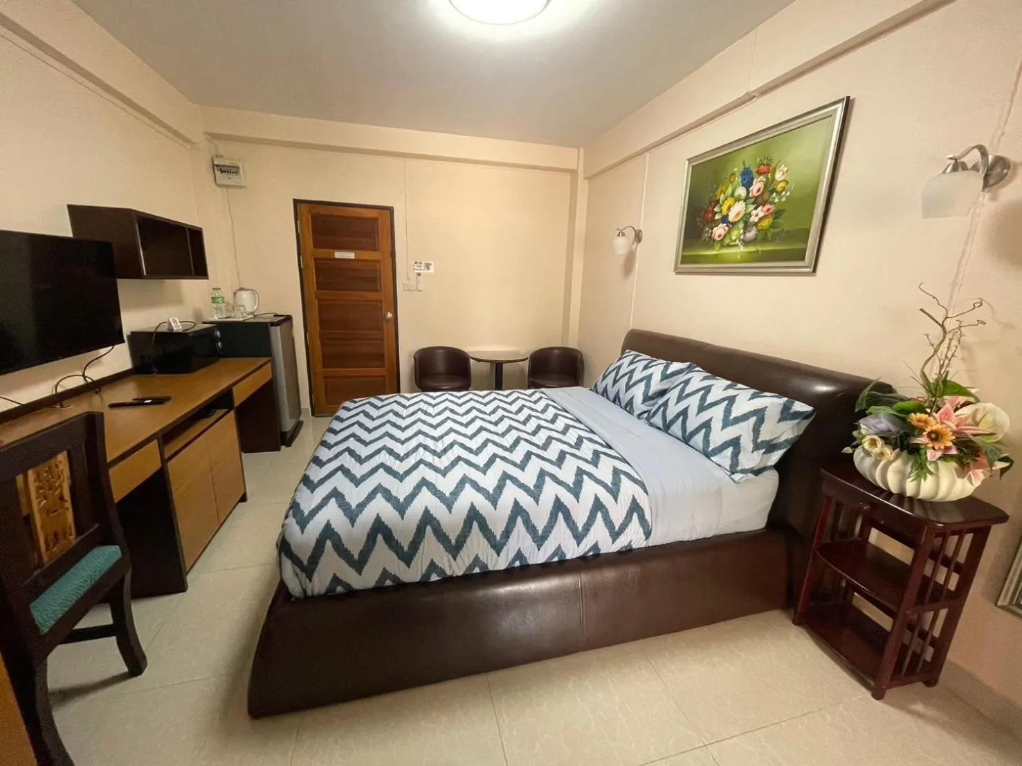 Photo of the whole room, Bed in 66 Apartment