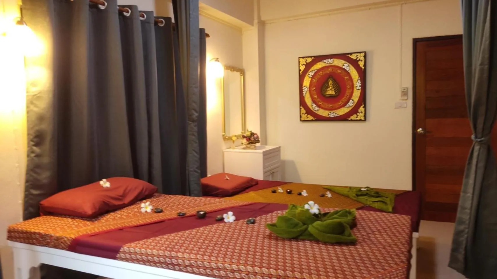 Spa and wellness centre/facilities, Bed in 66 Apartment