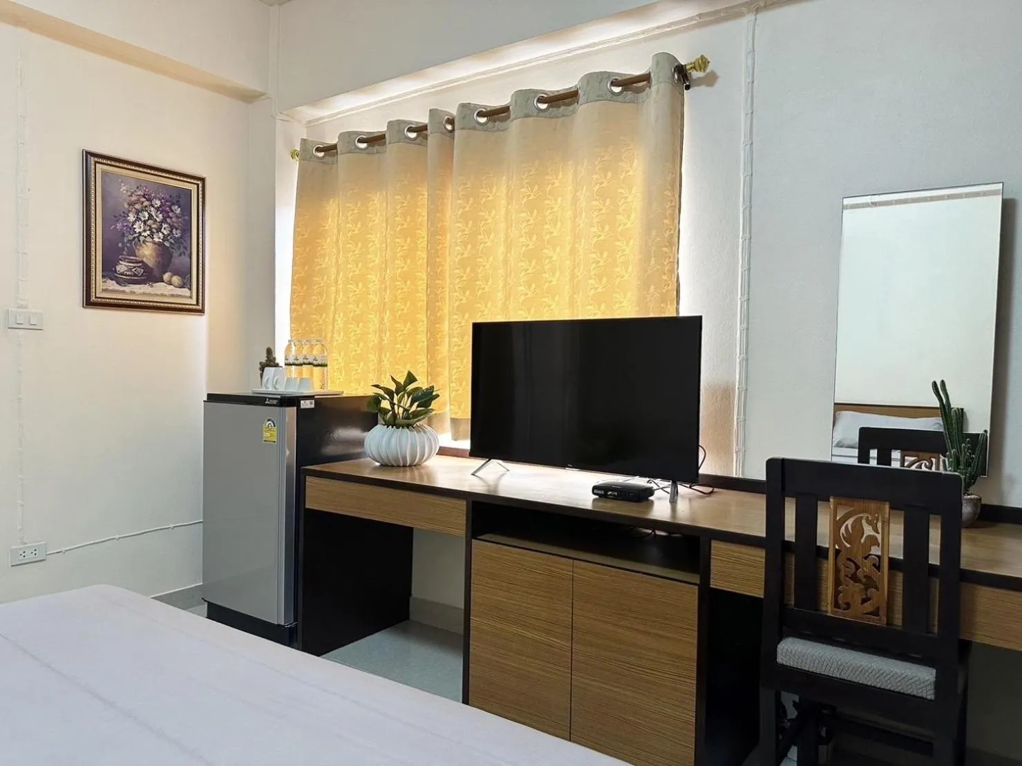 hair dresser, Bed in 66 Apartment