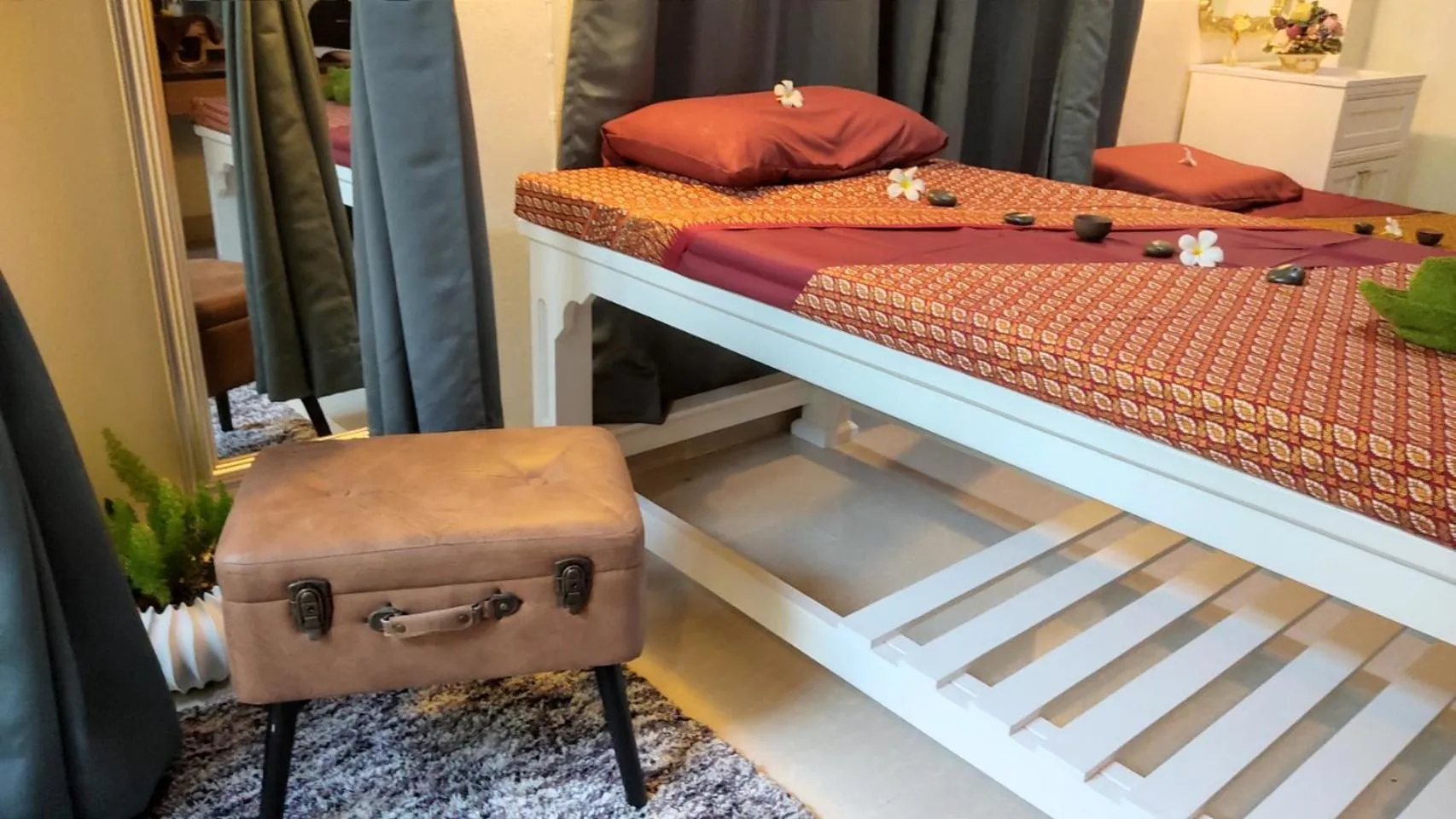 Massage, Bed in 66 Apartment