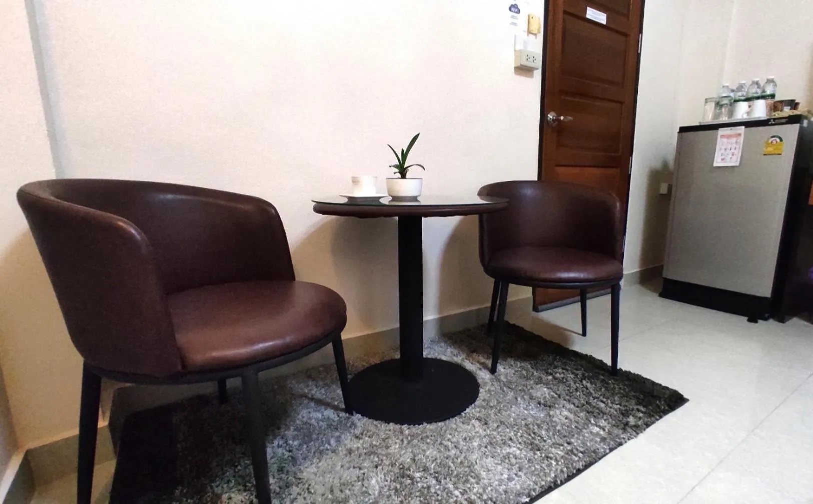 Restaurant/places to eat in 66 Apartment