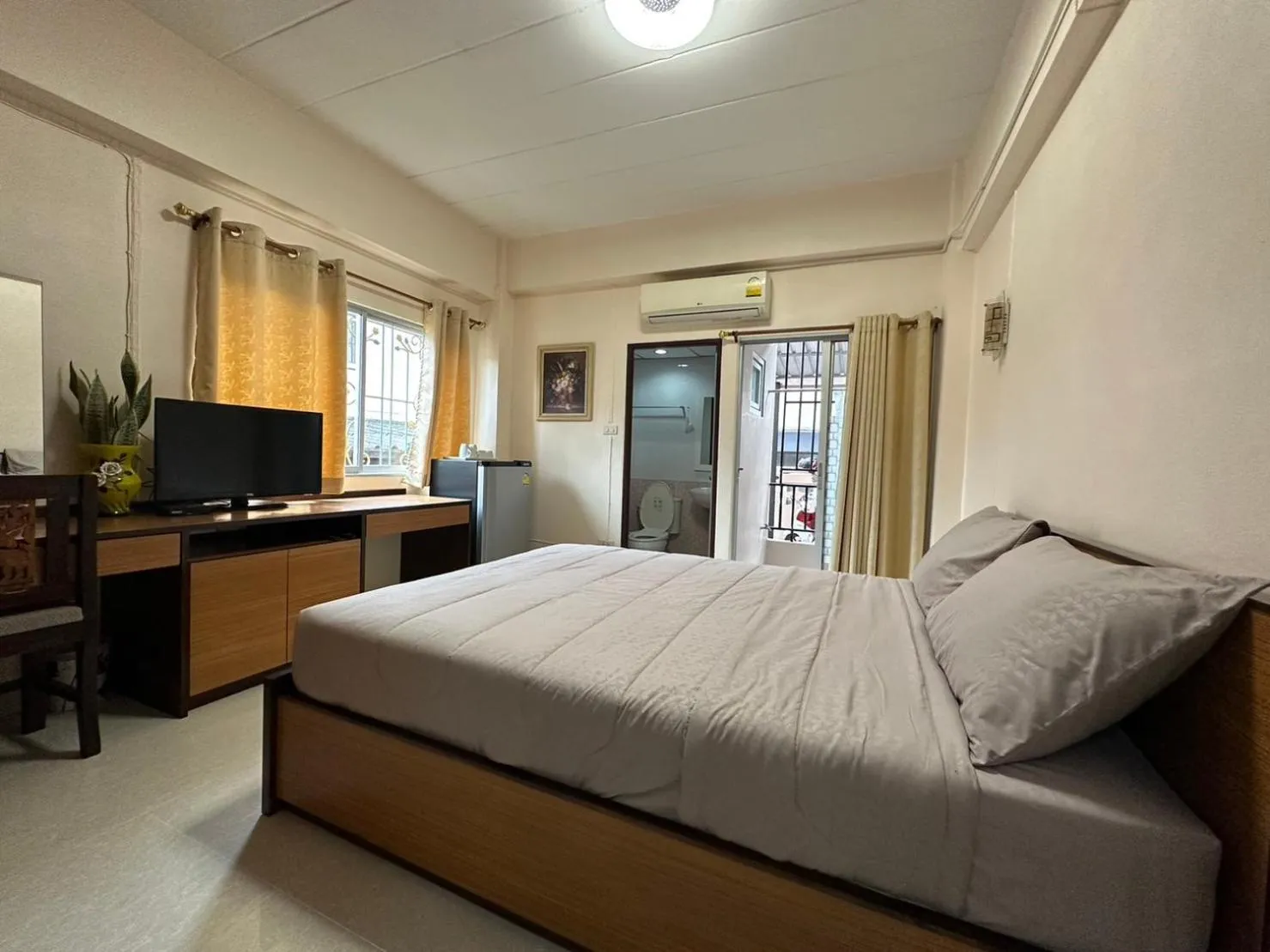 TV and multimedia, Bed in 66 Apartment