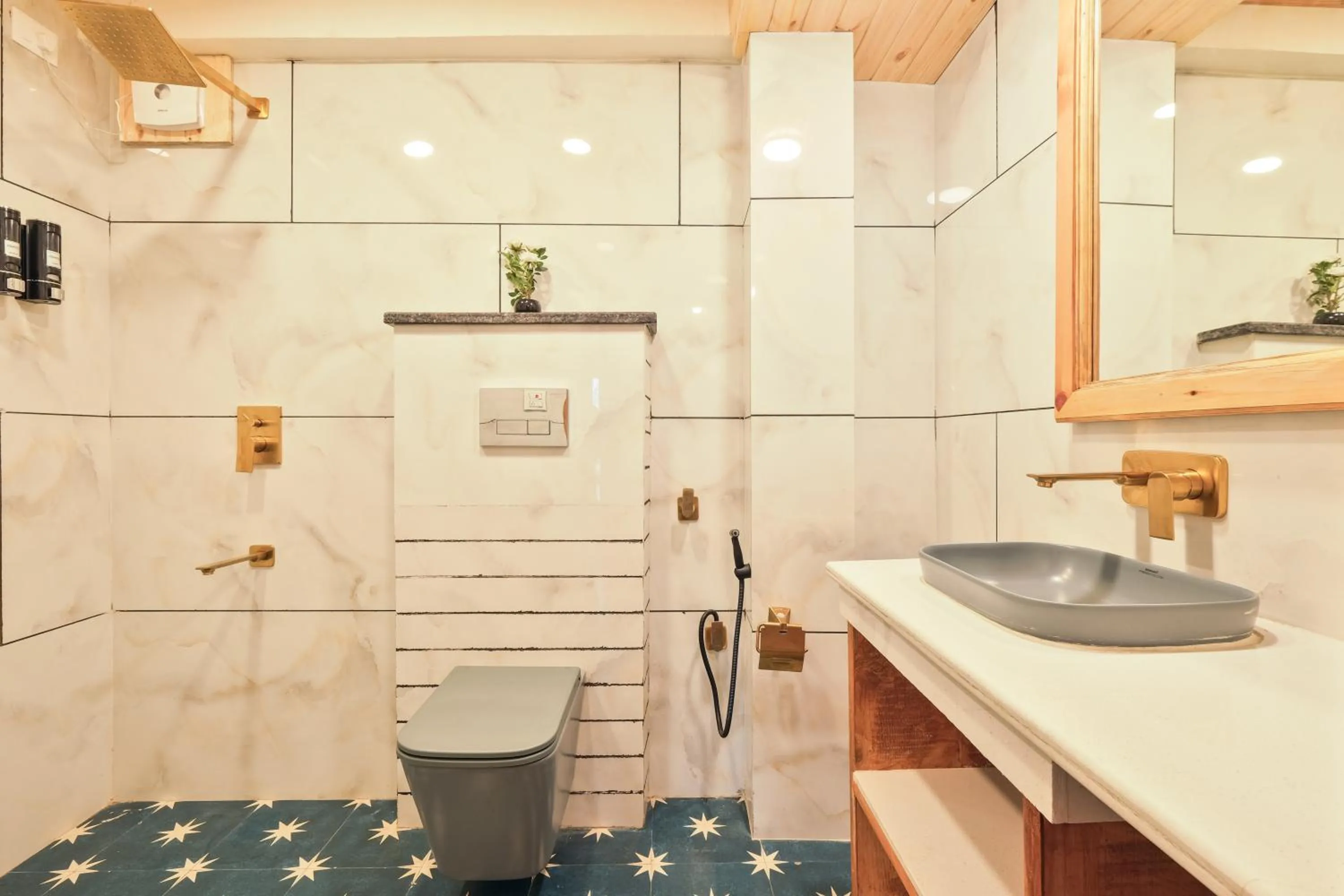 Bathroom in Jomotel Dayaar - An Apple Orchard Villa