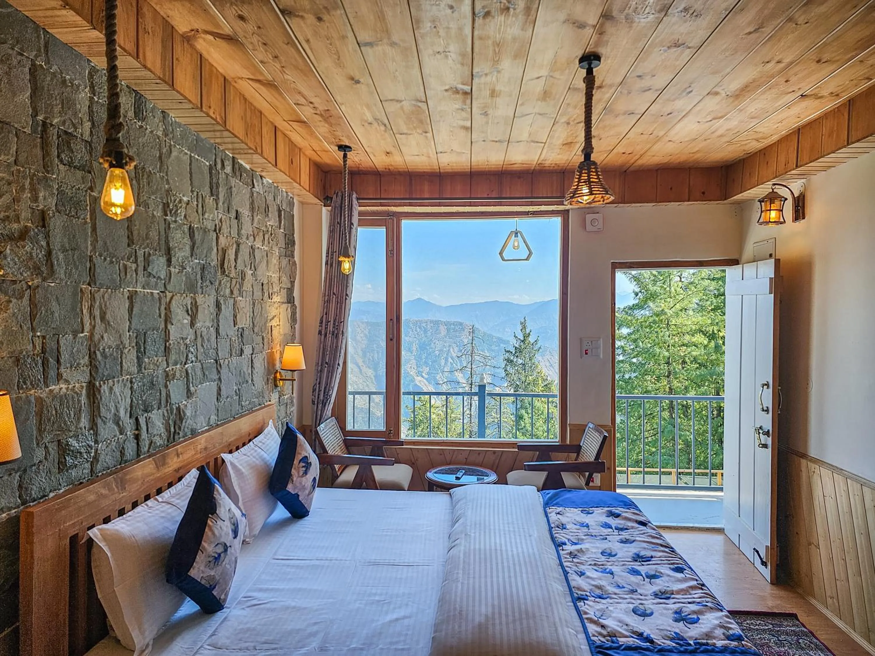 Balcony/Terrace, Bed in Jomotel Dayaar - An Apple Orchard Villa