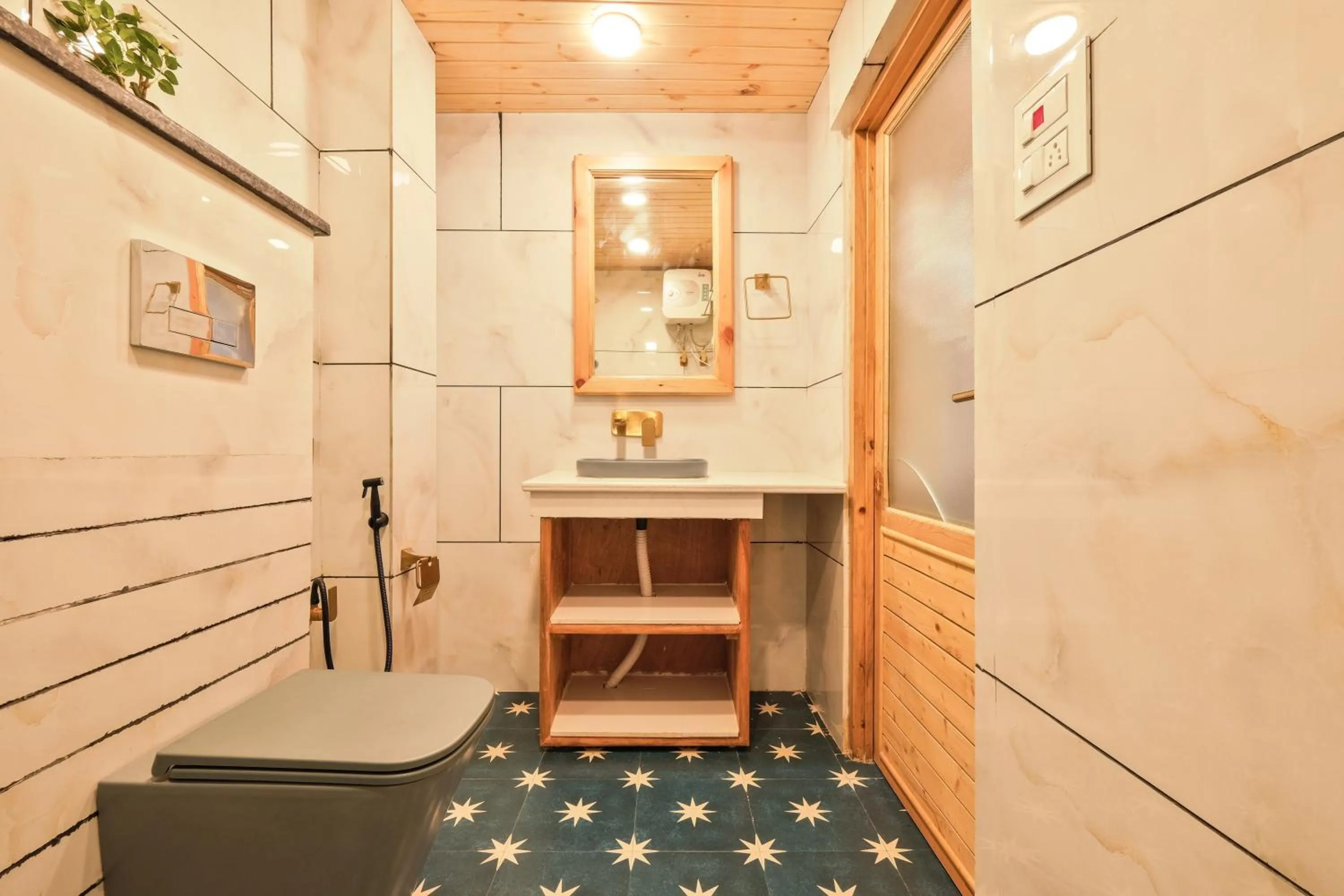 Bathroom in Jomotel Dayaar - An Apple Orchard Villa
