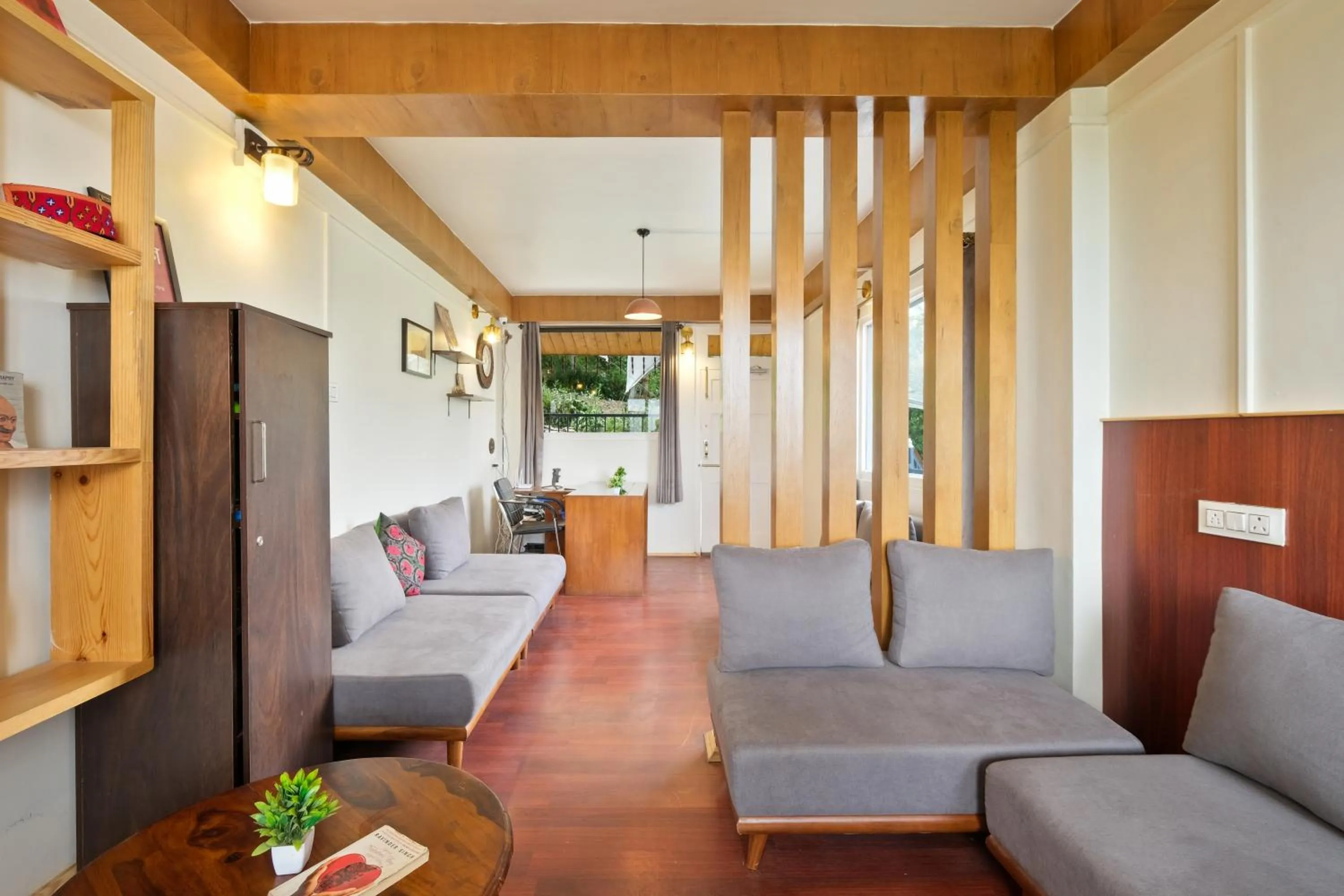 Lobby or reception in Jomotel Dayaar - An Apple Orchard Villa