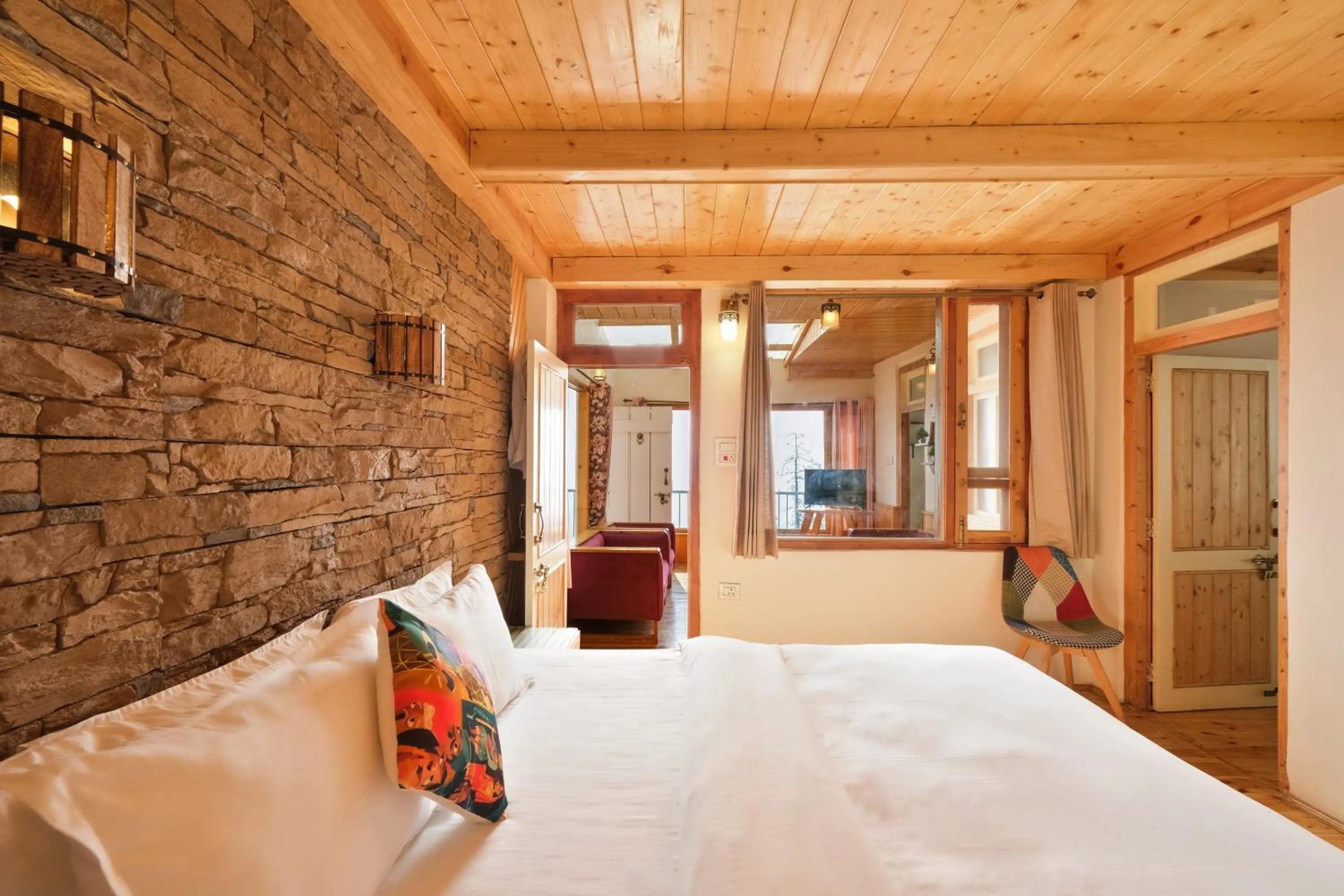 Bedroom, Bed in Jomotel Dayaar - An Apple Orchard Villa