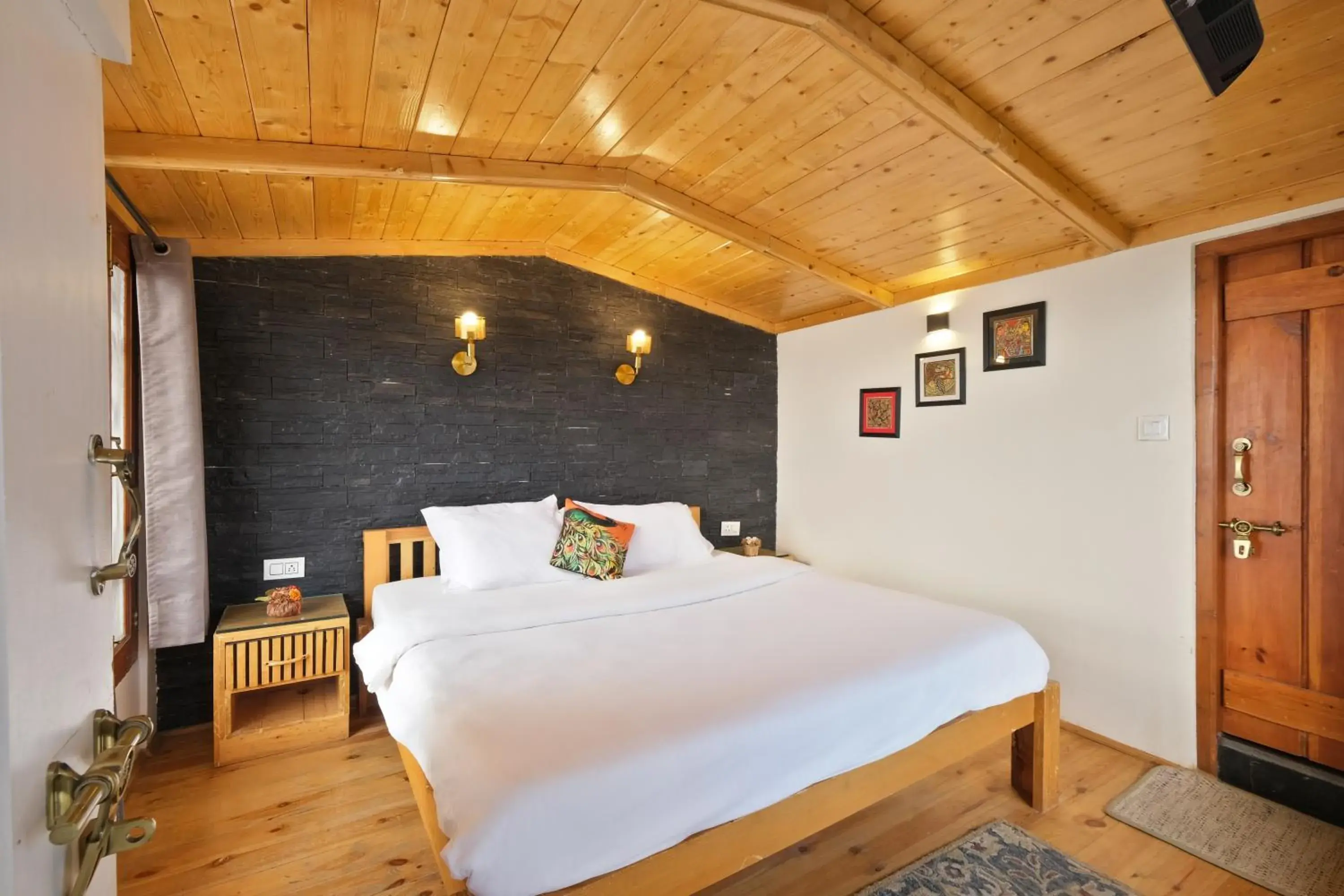 Double Room with Patio in Jomotel Dayaar - An Apple Orchard Villa Double Room with Patio in Jomotel Dayaar - An Apple Orchard Villa