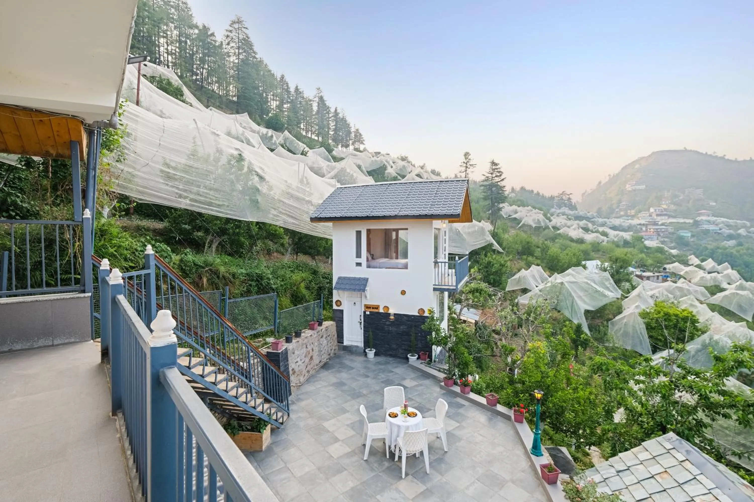 Jomotel Dayaar - An Apple Orchard Villa