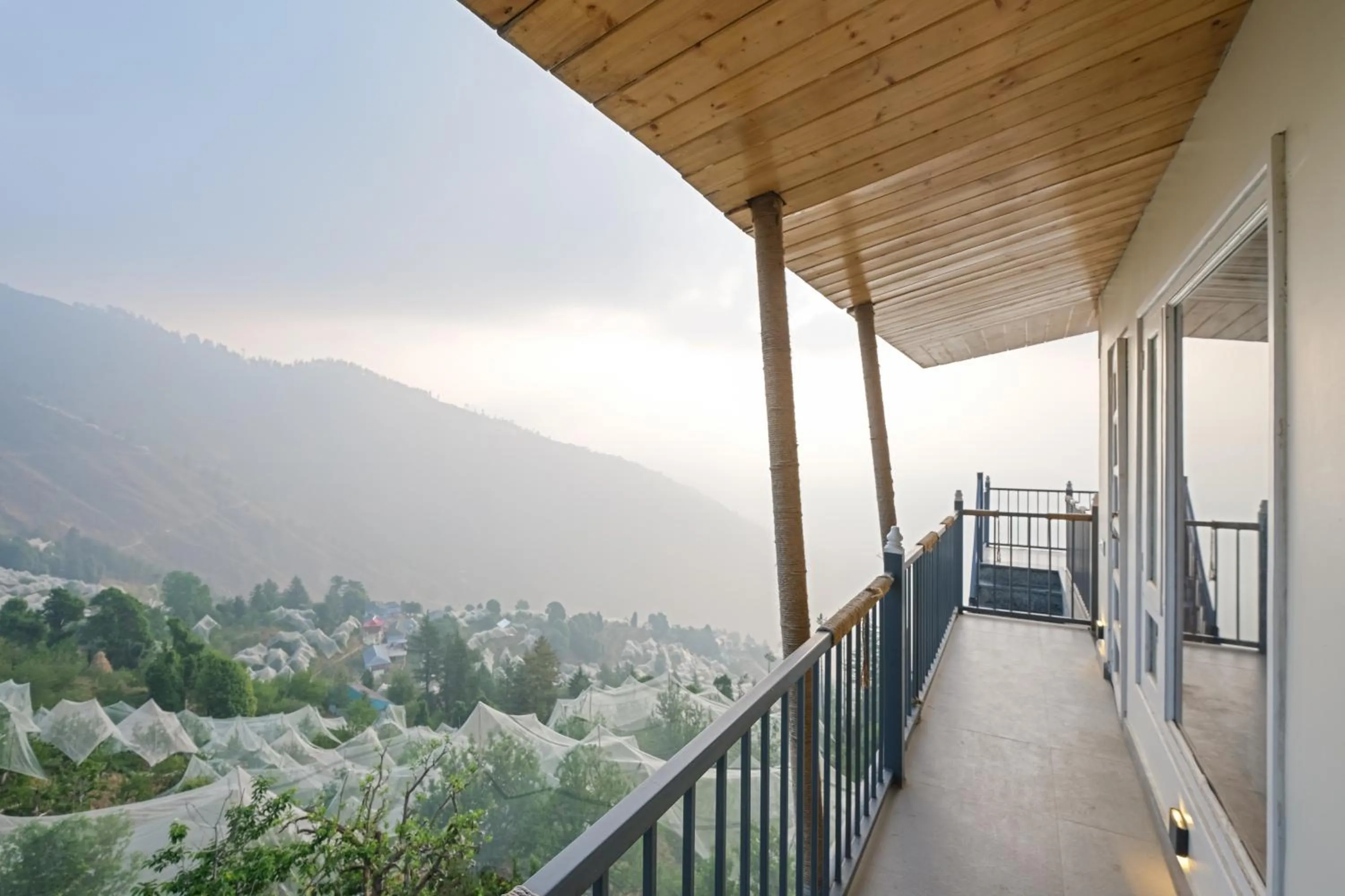 Jomotel Dayaar - An Apple Orchard Villa