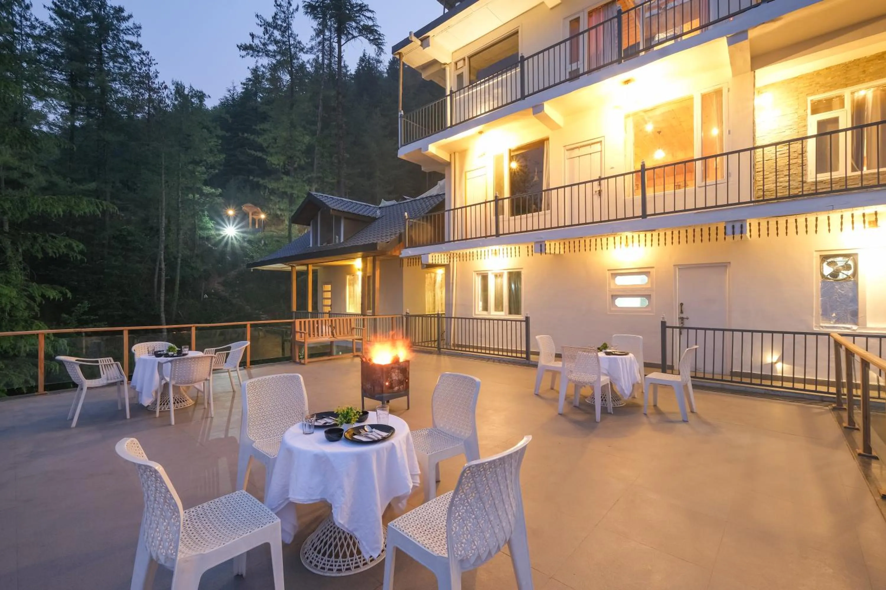 Jomotel Dayaar - An Apple Orchard Villa