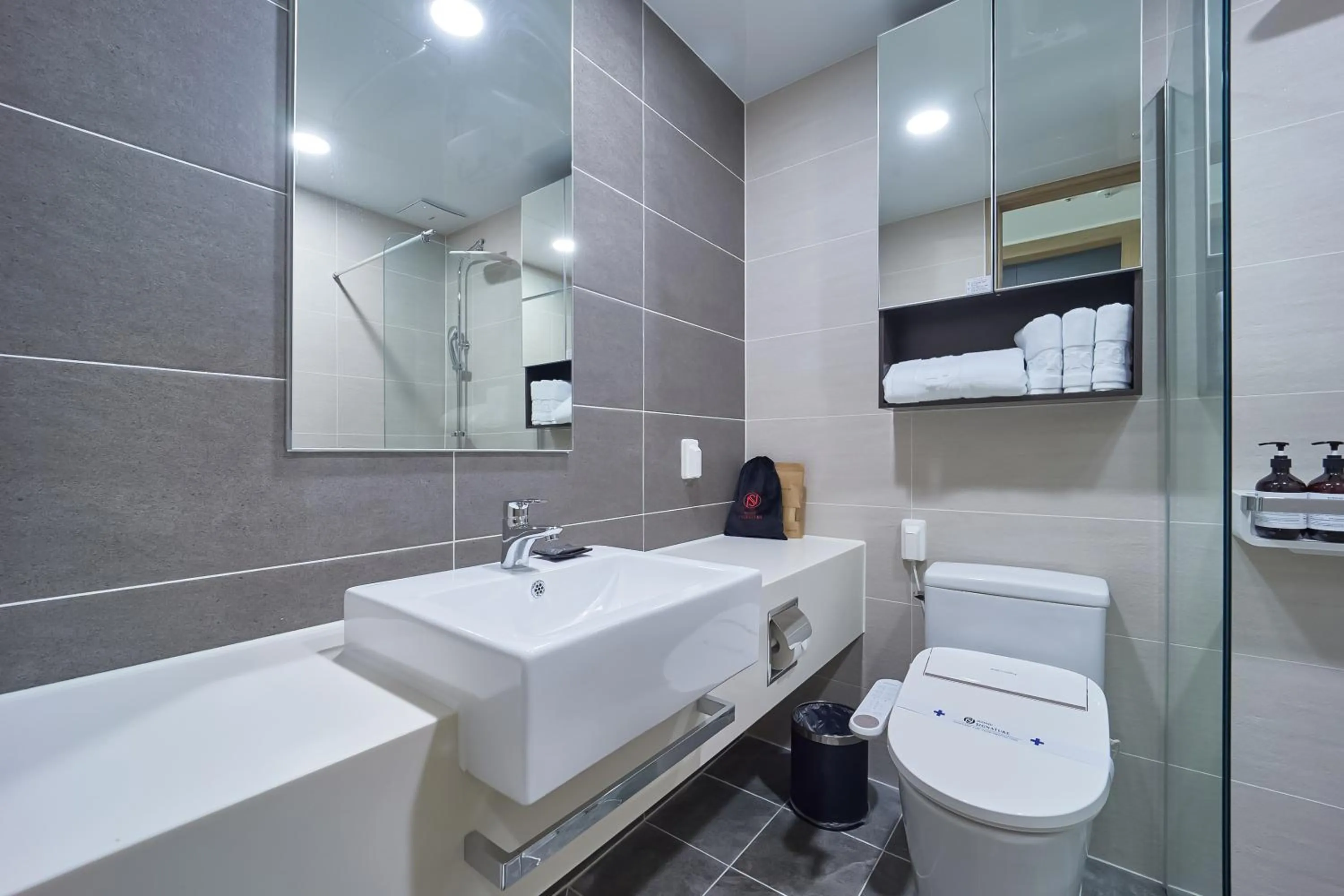 Toilet in Jeonju Signature Hotel