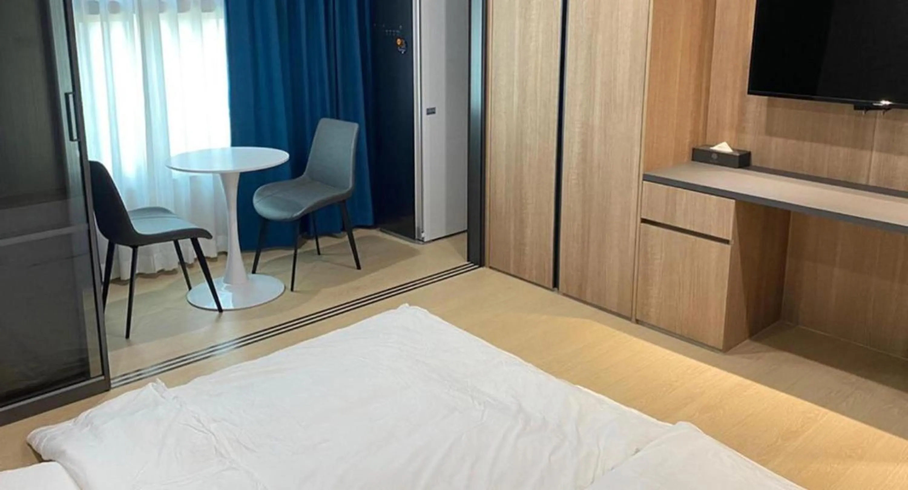 Photo of the whole room, Bed in Jeonju Signature Hotel