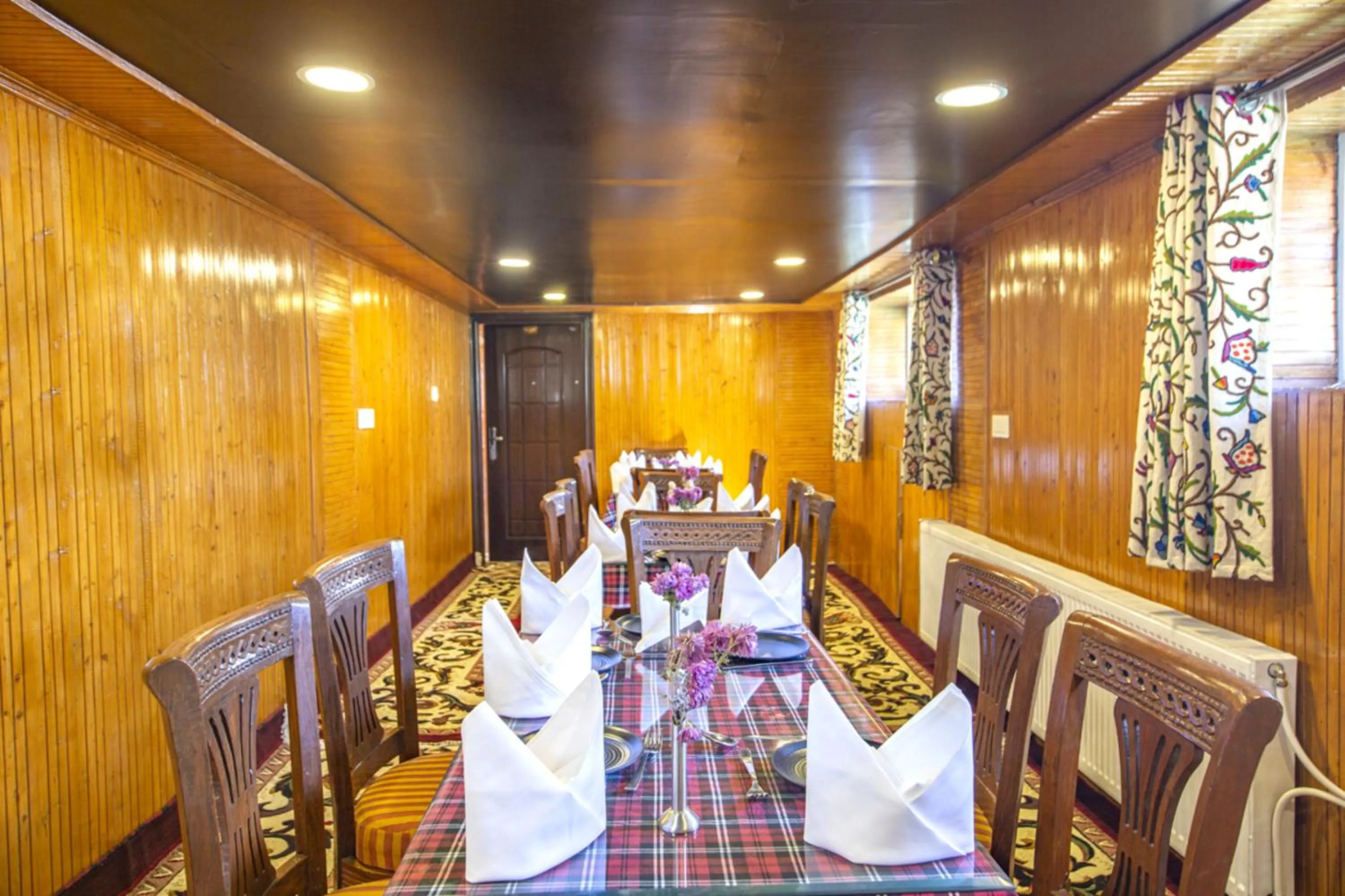 Restaurant/places to eat in Gulmarg Ski Hill Resort