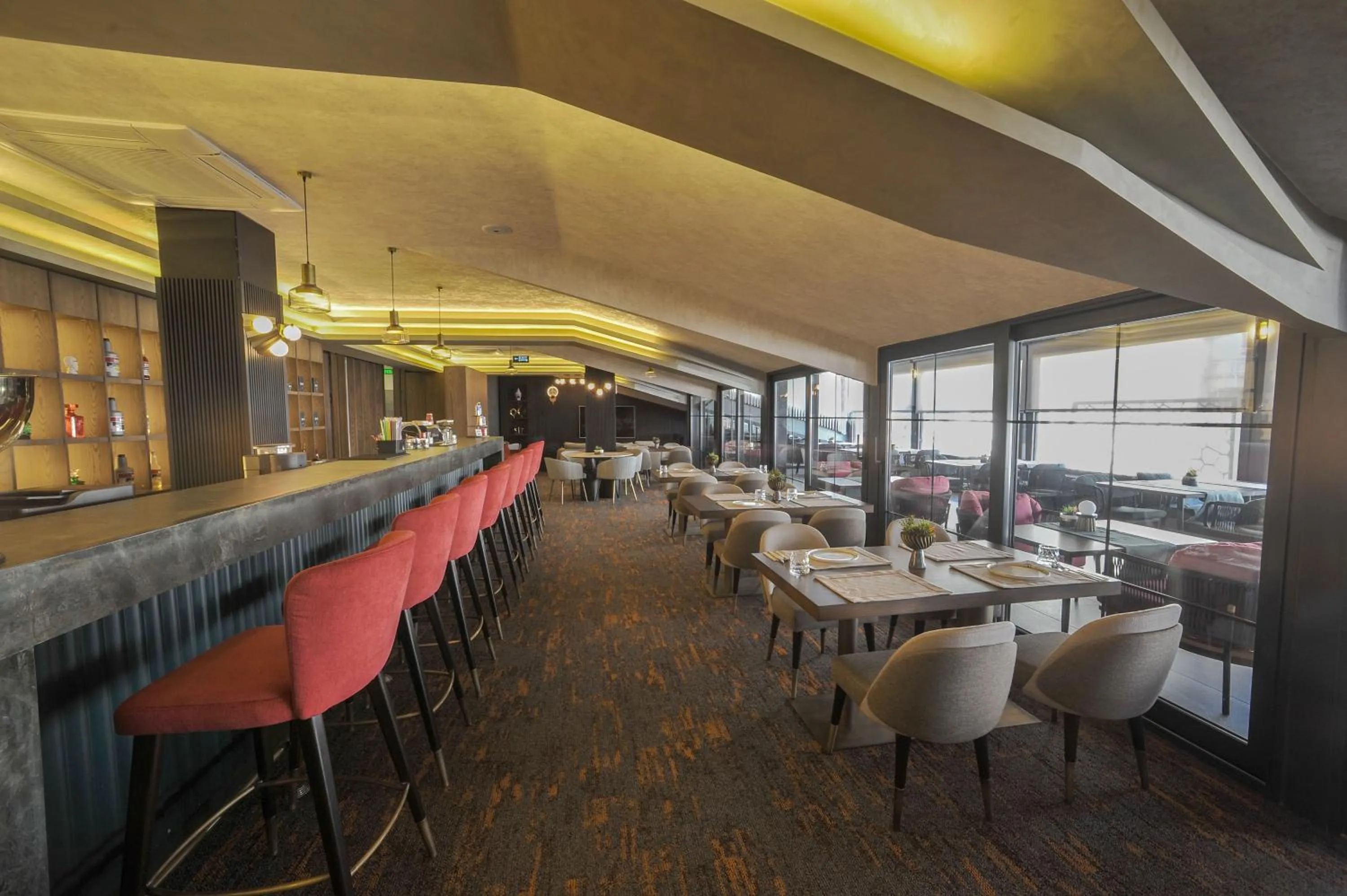 Restaurant/places to eat in The Alpfine Hotel