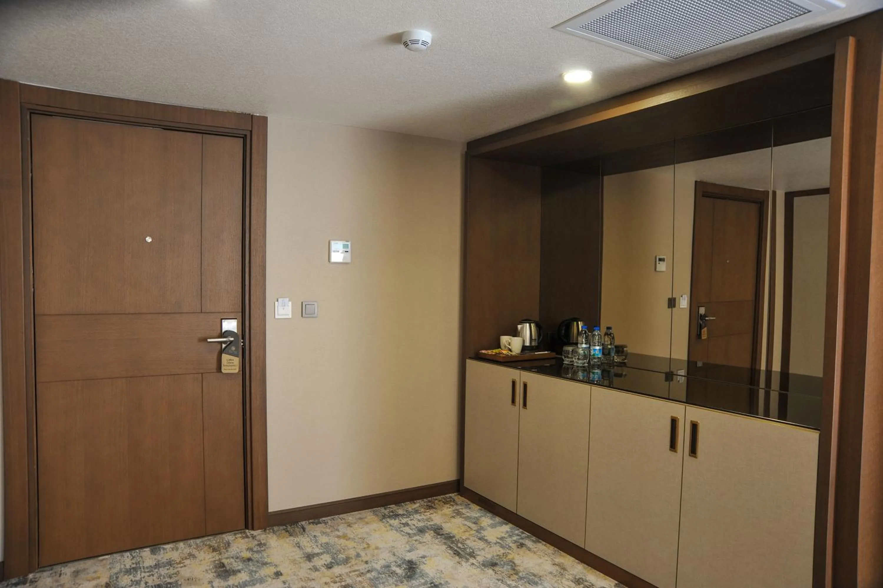 Kitchen or kitchenette in The Alpfine Hotel