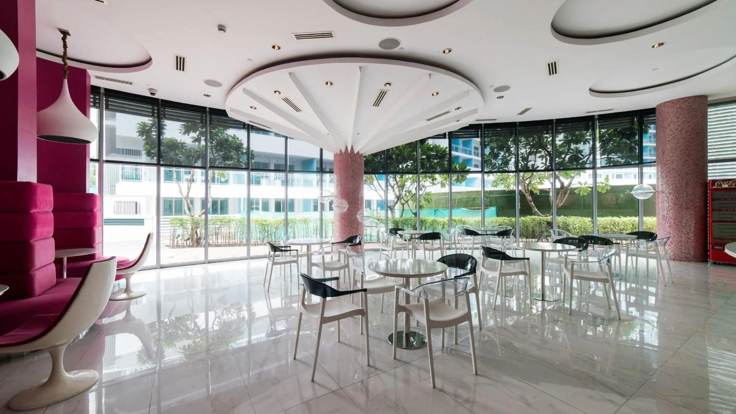 Restaurant/places to eat in Azure Urban Resort Paris Beach Staycation