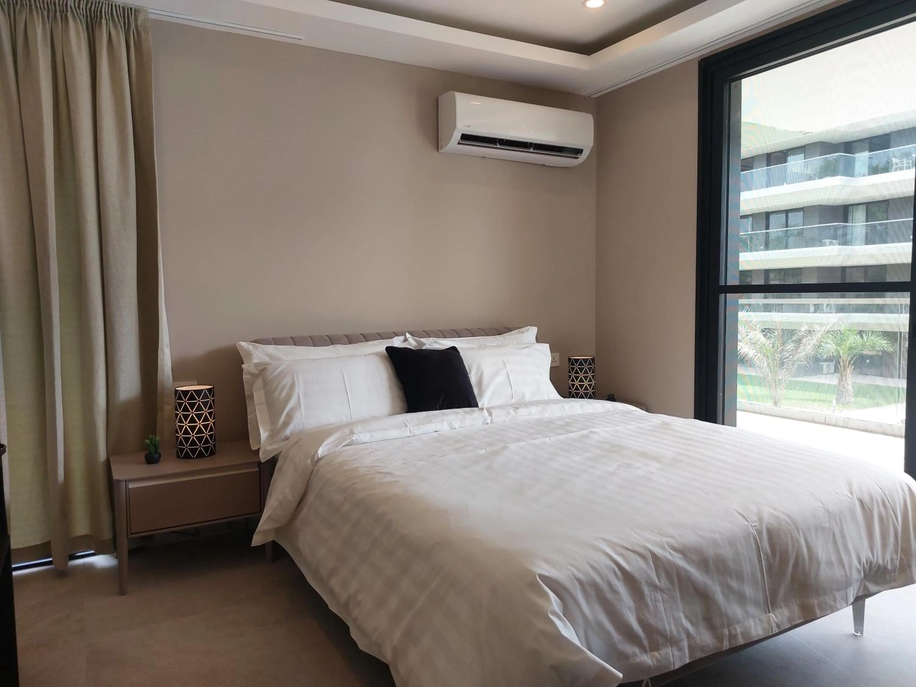 Bedroom, Bed in Kololi Sands Apartments