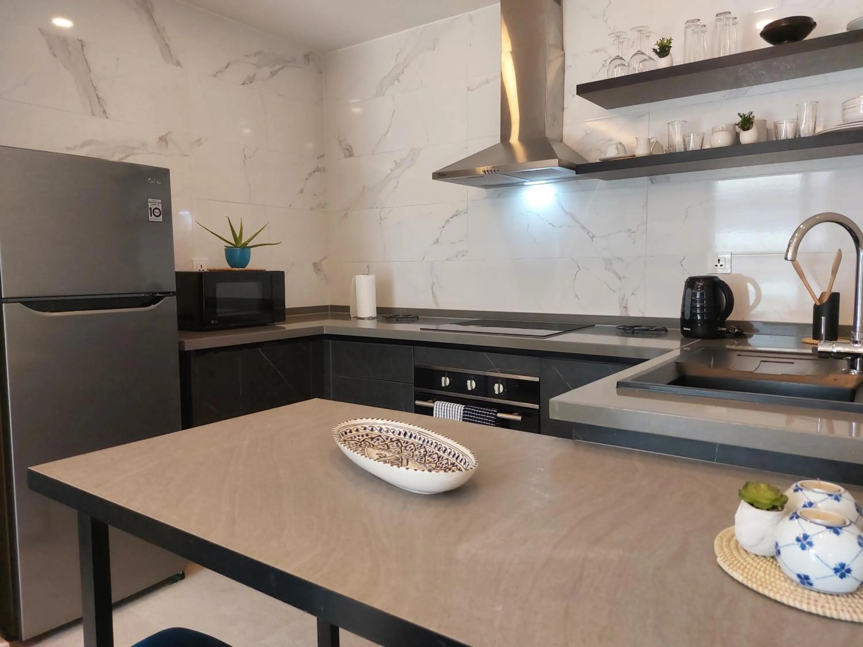 Kitchen or kitchenette in Kololi Sands Apartments
